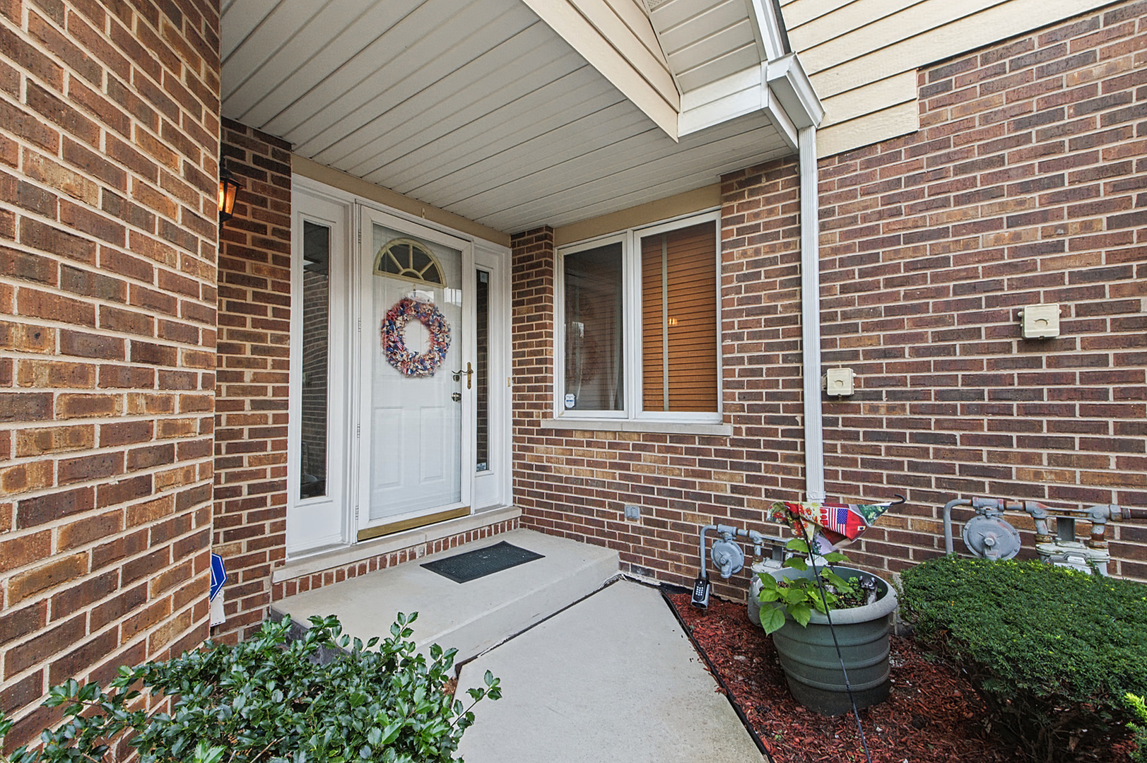 Photo 3 of Townhouse for sale at 19418 Cranfield Ln, Tinley Park, IL 60487 | MLS# 12764447 | Listing updated on 2026-09-24