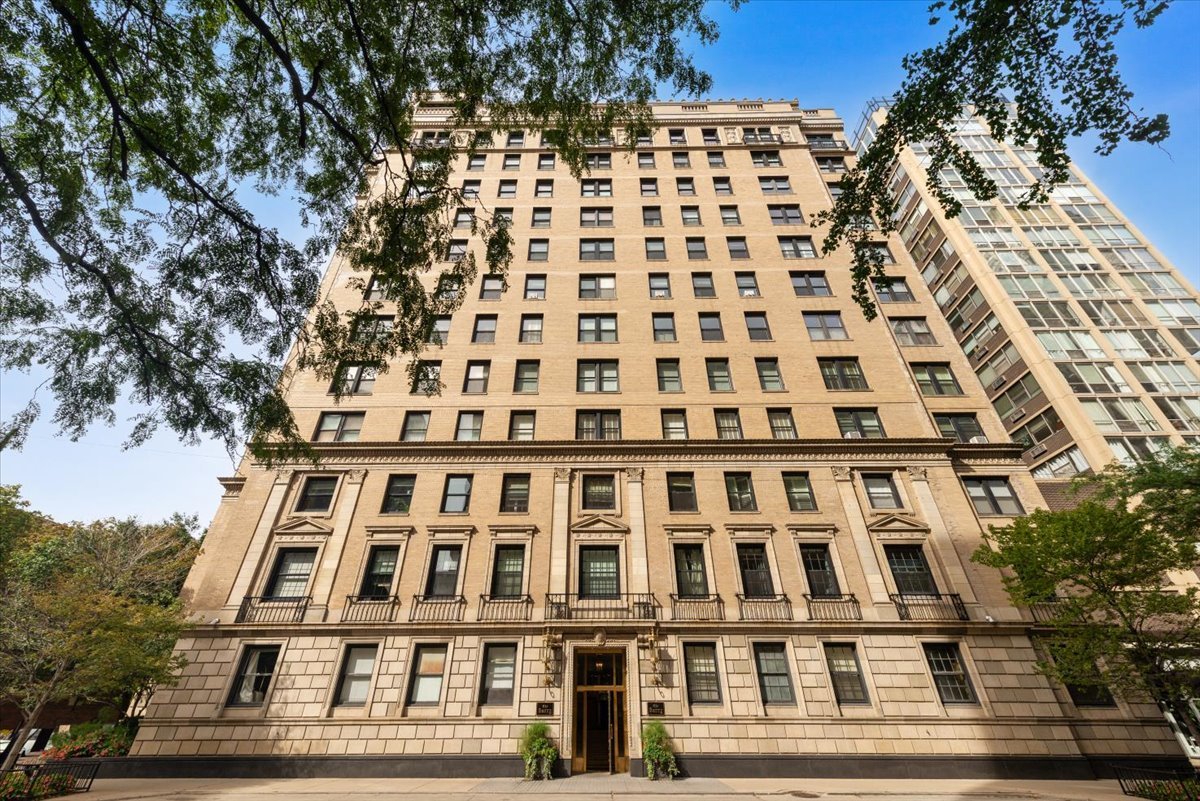 Condo for sale at 3100 N Sheridan Rd #10E, Chicago, IL 60657 | MLS# 12764843