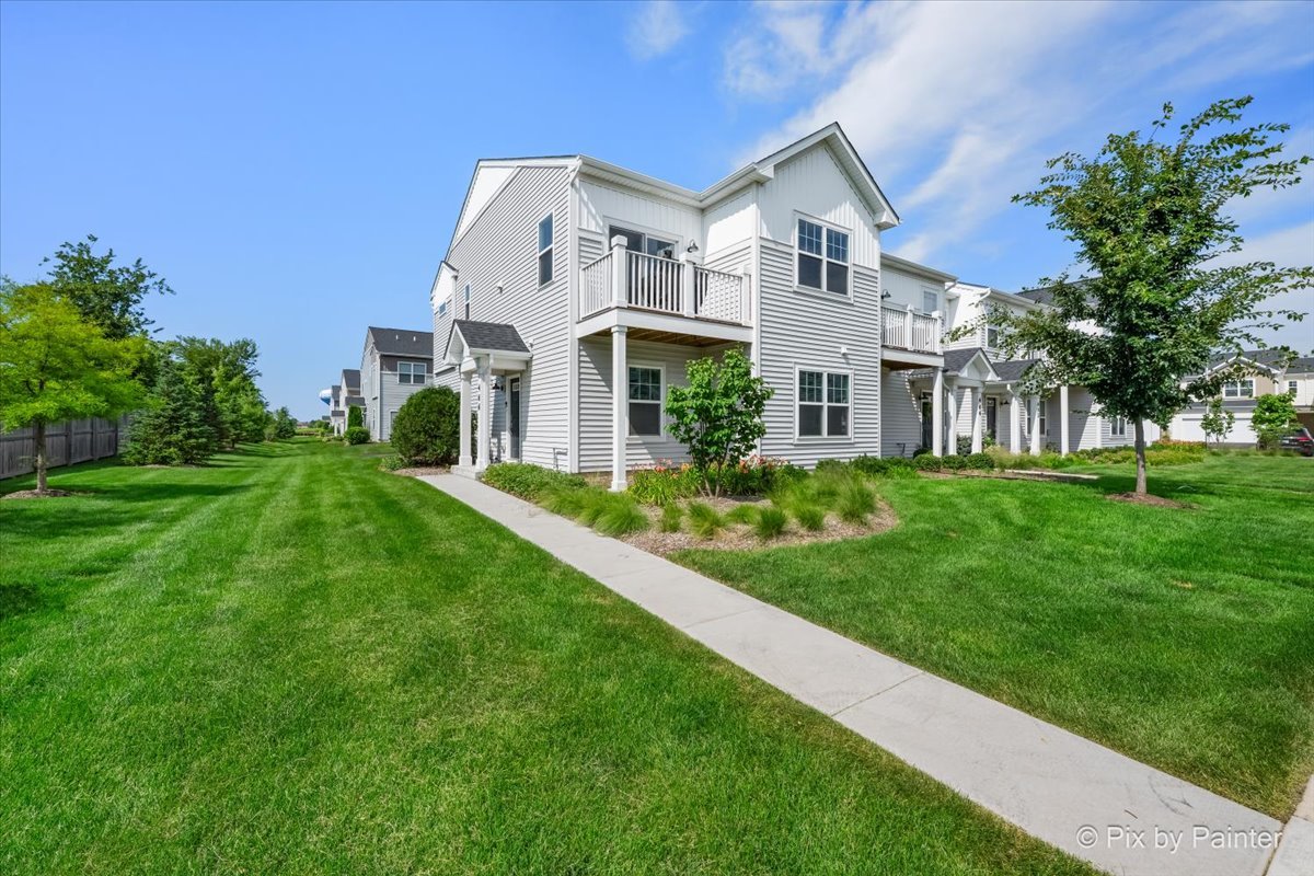Photo 2 of Townhouse for sale at 466 Comstock Rd, South Elgin, IL 60177 | MLS# 12765002 | Listing updated on 2026-09-21