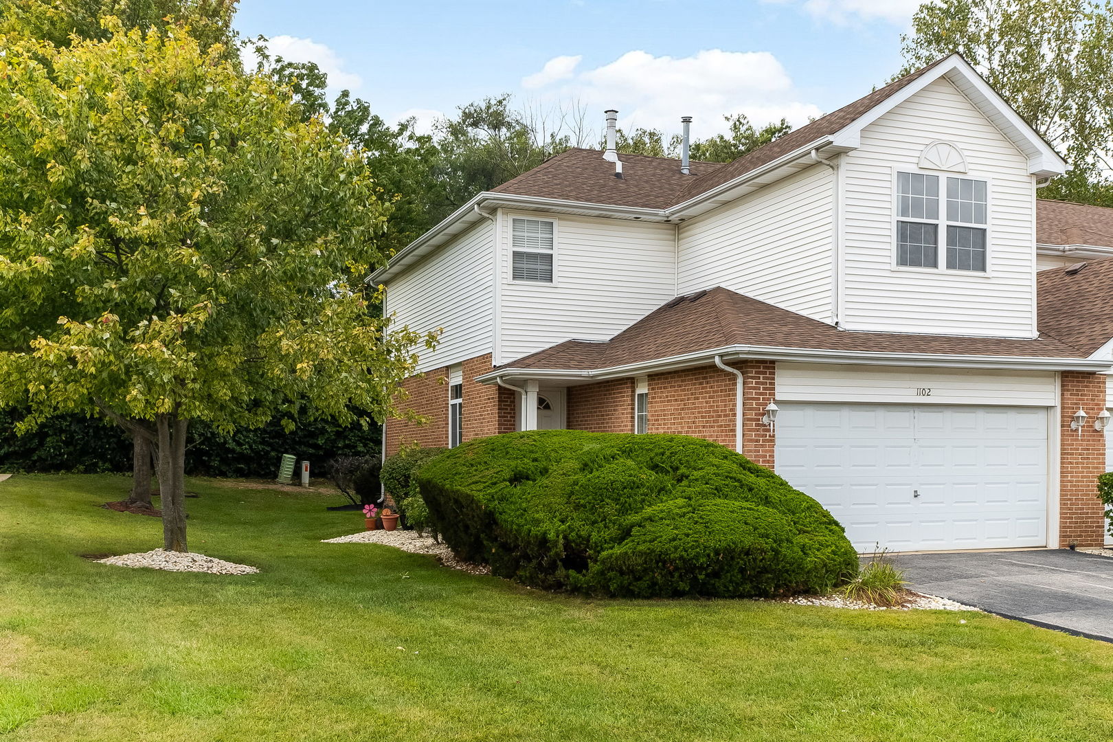 Photo 3 of Condo for sale at 1102 Coventry Cir #1102, Glendale Heights, IL 60139 | MLS# 12765439 | Listing updated on 2026-09-24