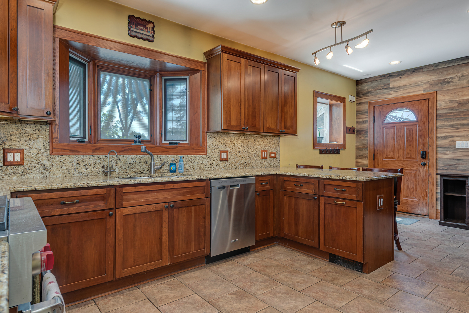 Photo 3 of Single family home for sale at 6100 N Mason Ave, Chicago, IL 60646 | MLS# 12767634 | Listing updated on 2026-09-24