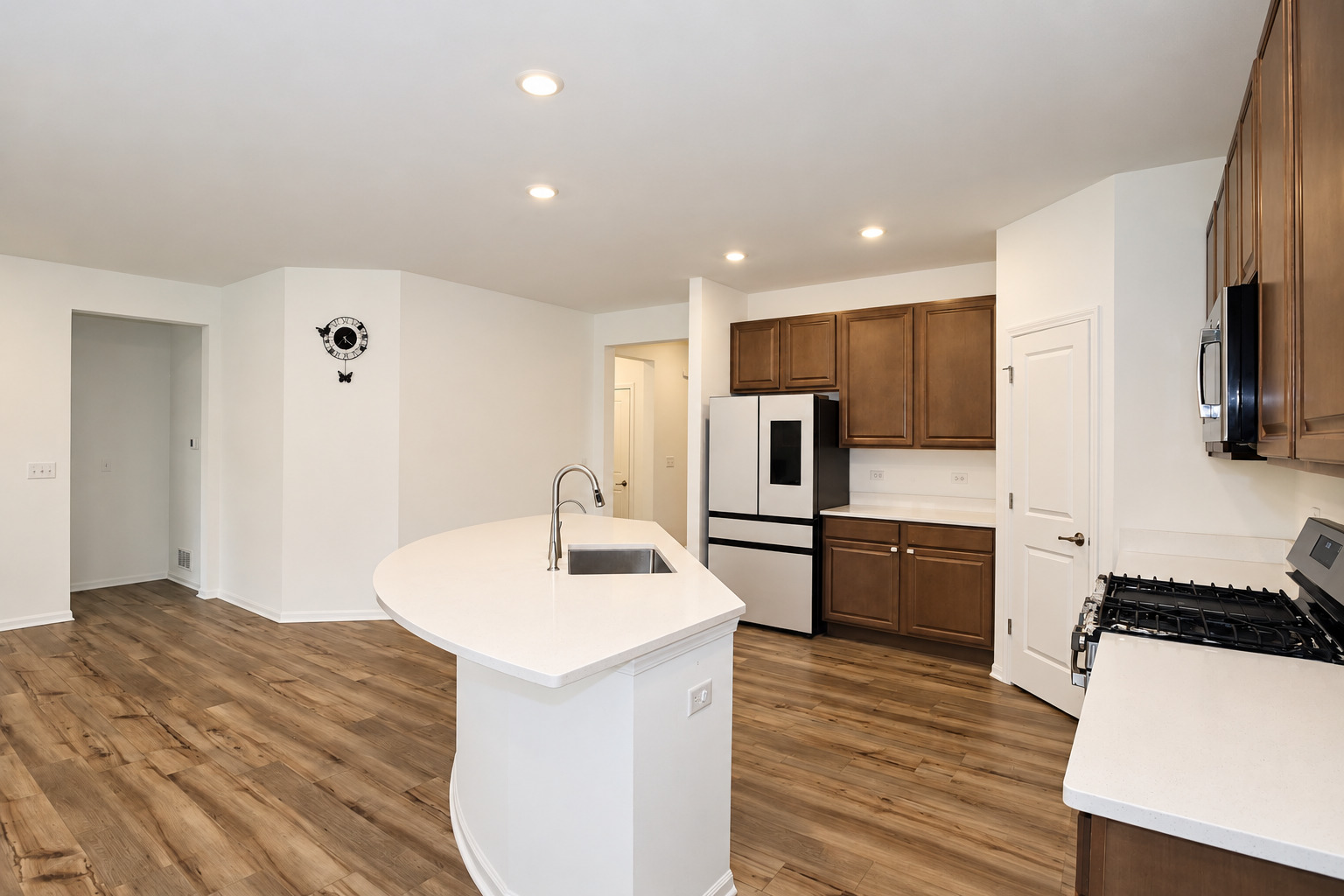 Photo 4 of Single family home for sale at 112 Sweetflag Cir, Elgin, IL 60124 | MLS# 12767734 | Listing updated on 2026-09-24