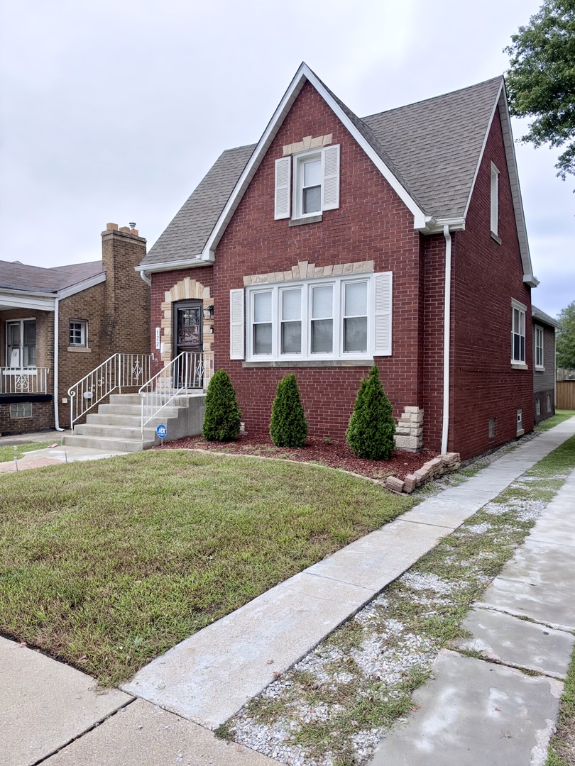 Photo 2 of Single family home for sale at 122 Warren St, Calumet City, IL 60409 | MLS# 12768061 | Listing updated on 2026-09-24