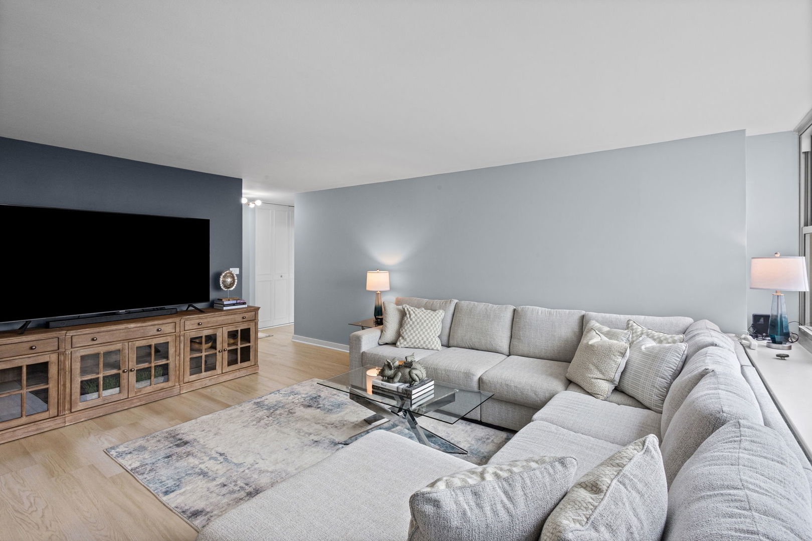Photo 2 of Condo for sale at 4250 N Marine Dr #2730, Chicago, IL 60613 | MLS# 12768195 | Listing updated on 2026-09-24