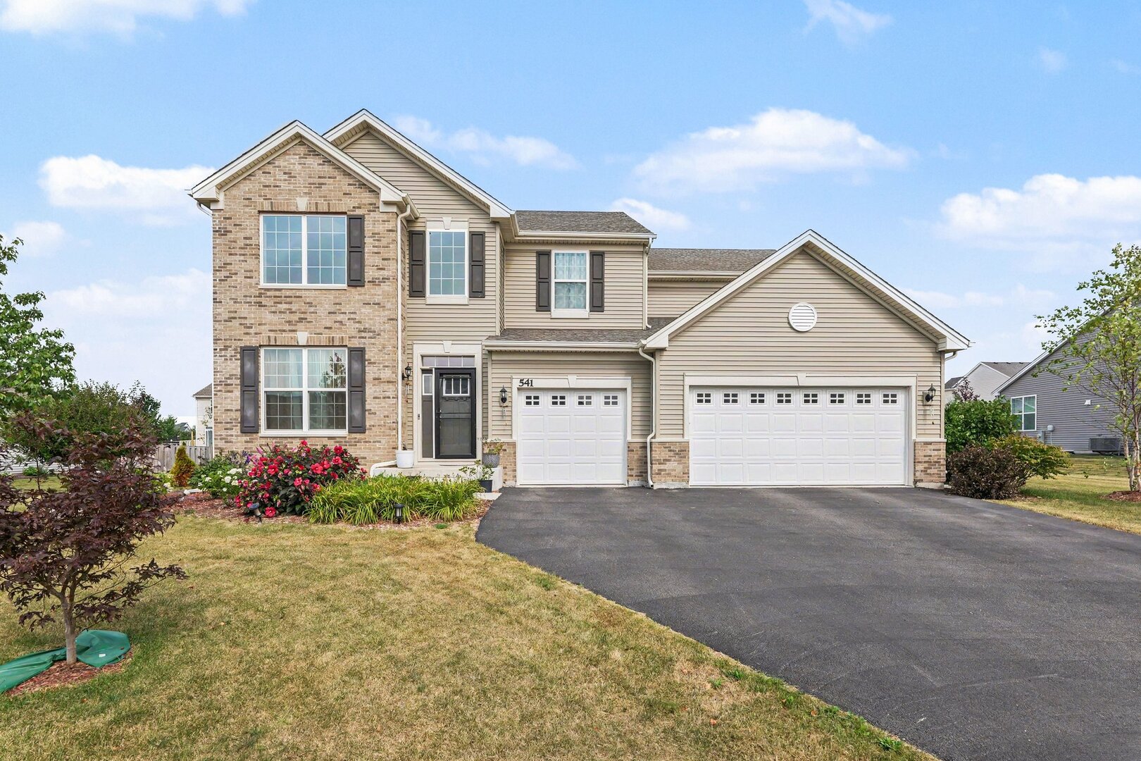 Photo 2 of Single family home for sale at 541 Ashworth Ln, Yorkville, IL 60560 | MLS# 12768216 | Listing updated on 2026-09-24