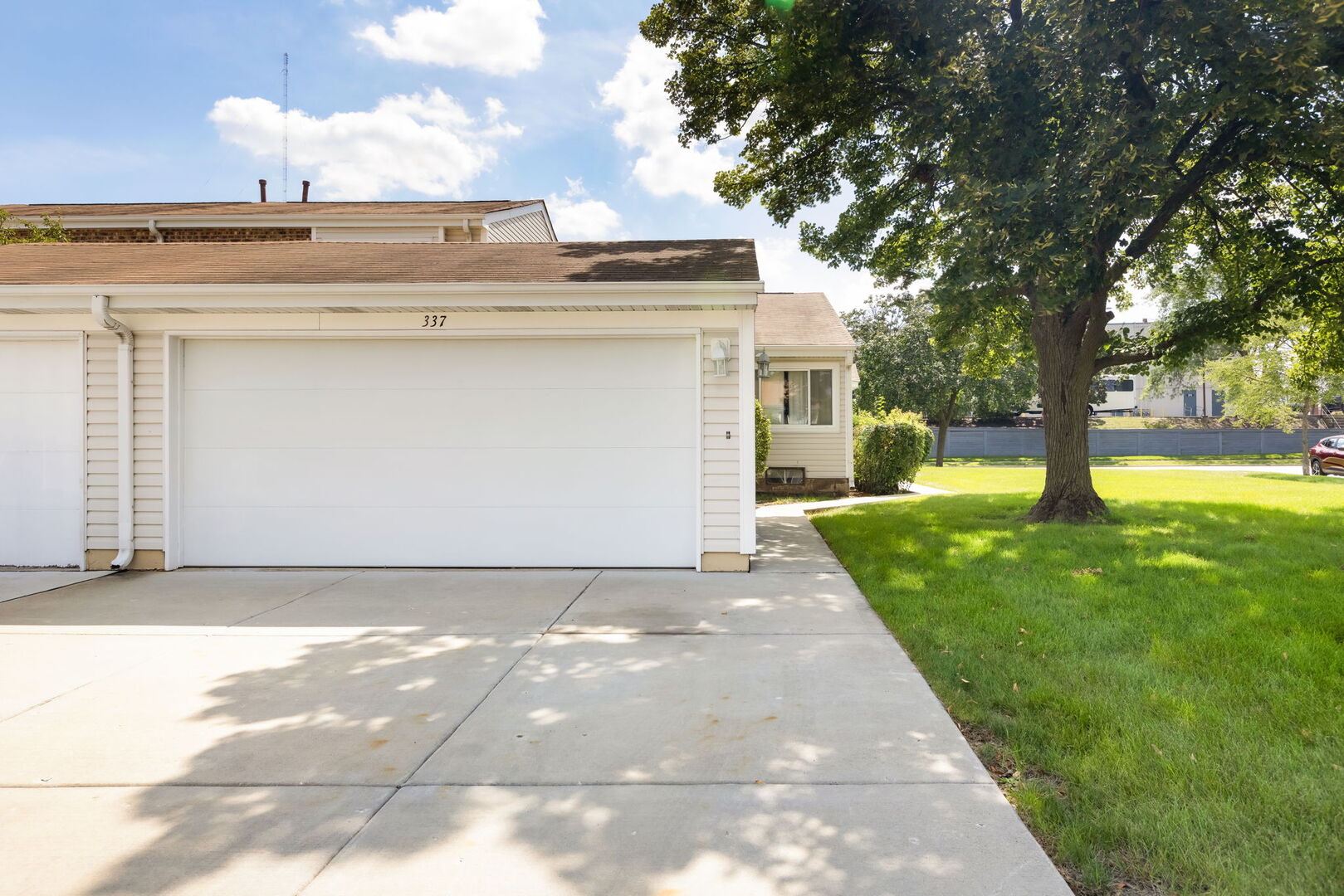 Townhouse for sale at 337 E Roland Dr, Glendale Heights, IL 60139 | MLS# 12768512