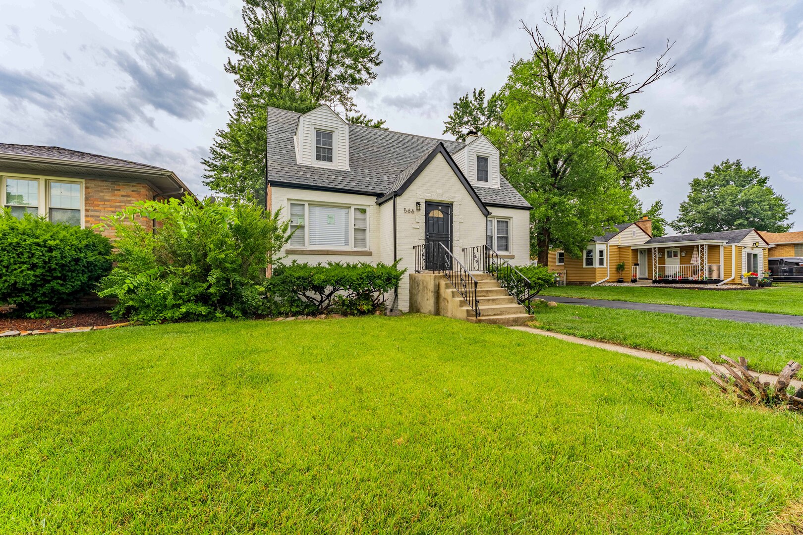 Photo 2 of Single family home for sale at 566 Hirsch Ave, Calumet City, IL 60409 | MLS# 12768586 | Listing updated on 2026-09-24