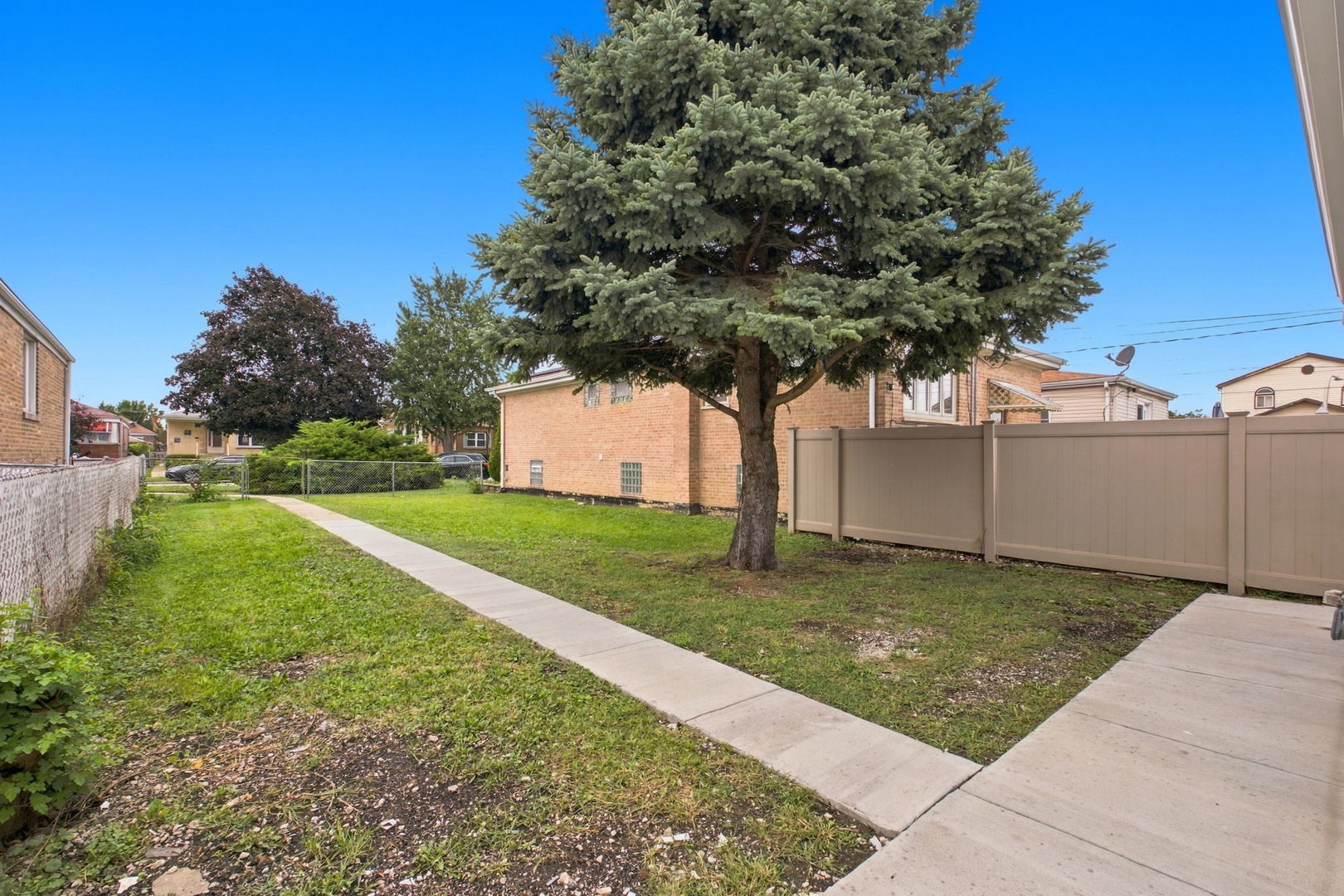 Photo 4 of Single family home for sale at 6007 S Monitor Ave, Chicago, IL 60638 | MLS# 12768614 | Listing updated on 2026-09-24