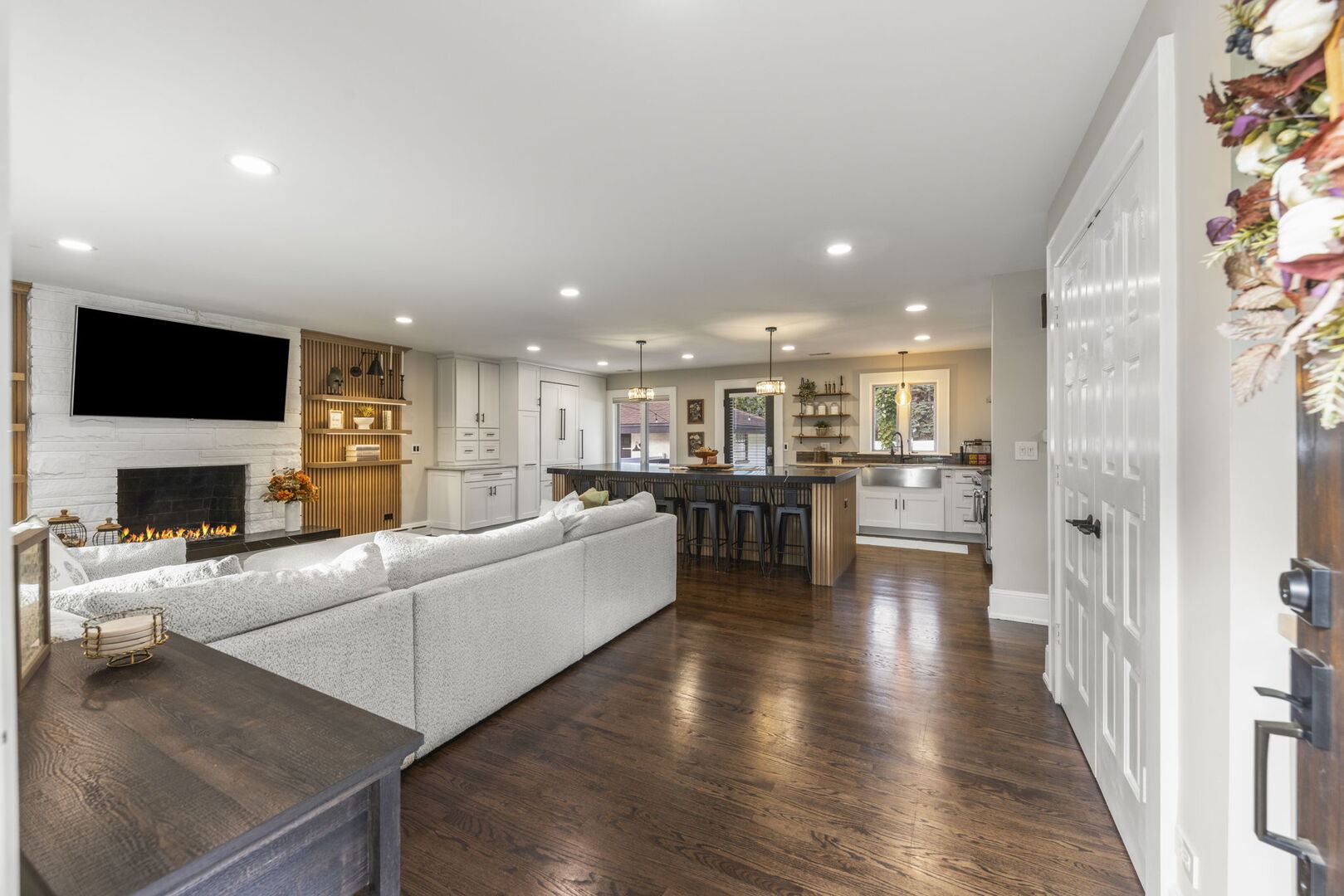 Photo 3 of Single family home for sale at 390 S Kenilworth Ave, Glen Ellyn, IL 60137 | MLS# 12768633 | Listing updated on 2026-10-08