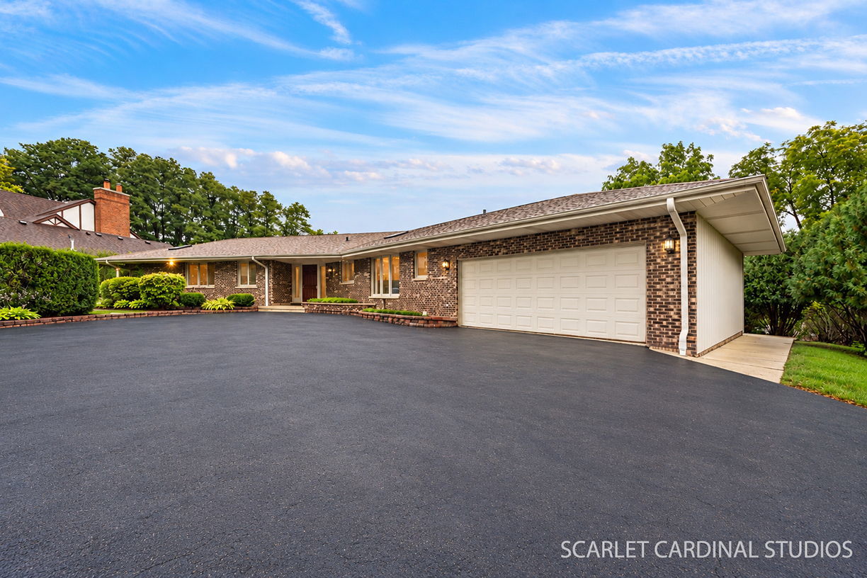 Photo 1 of Single family home for sale at 27200 W Lakeview Dr S, Lake Barrington, IL 60084 | MLS# 12769935 | Listing updated on 2026-10-07