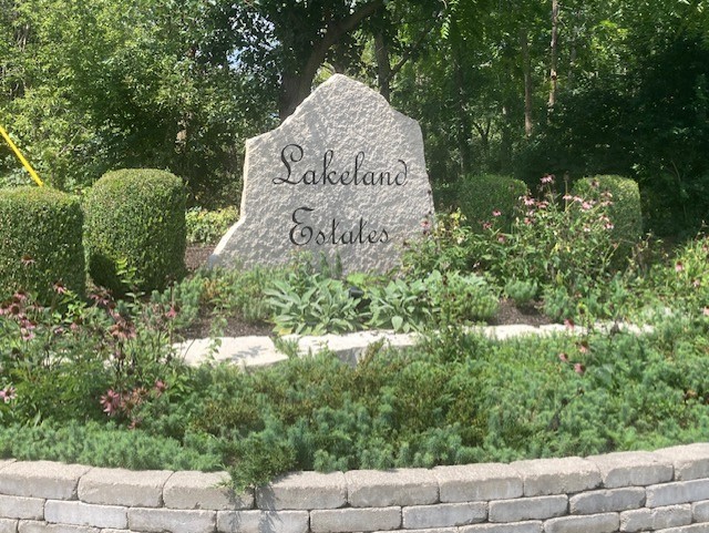 Photo 3 of Single family home for sale at 27200 W Lakeview Dr S, Lake Barrington, IL 60084 | MLS# 12769935 | Listing updated on 2026-10-07