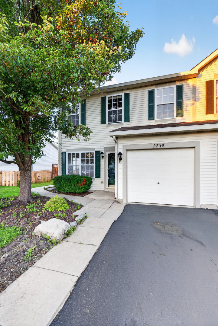Photo 2 of Multi family home for sale at 1434 Levato Ln, Minooka, IL 60447 | MLS# 12774595 | Listing updated on 2026-10-07
