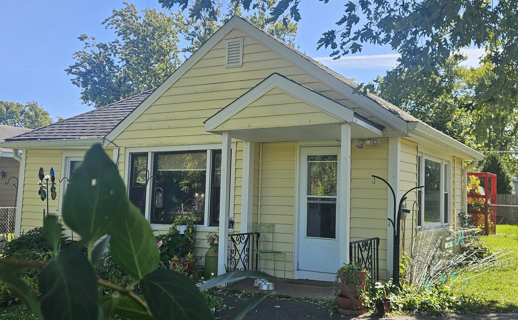 Photo 1 of Sale Pending at 203 Golfview Dr, Round Lake Beach, IL 60073 | MLS# 12777741 | Listing updated on 2026-10-08