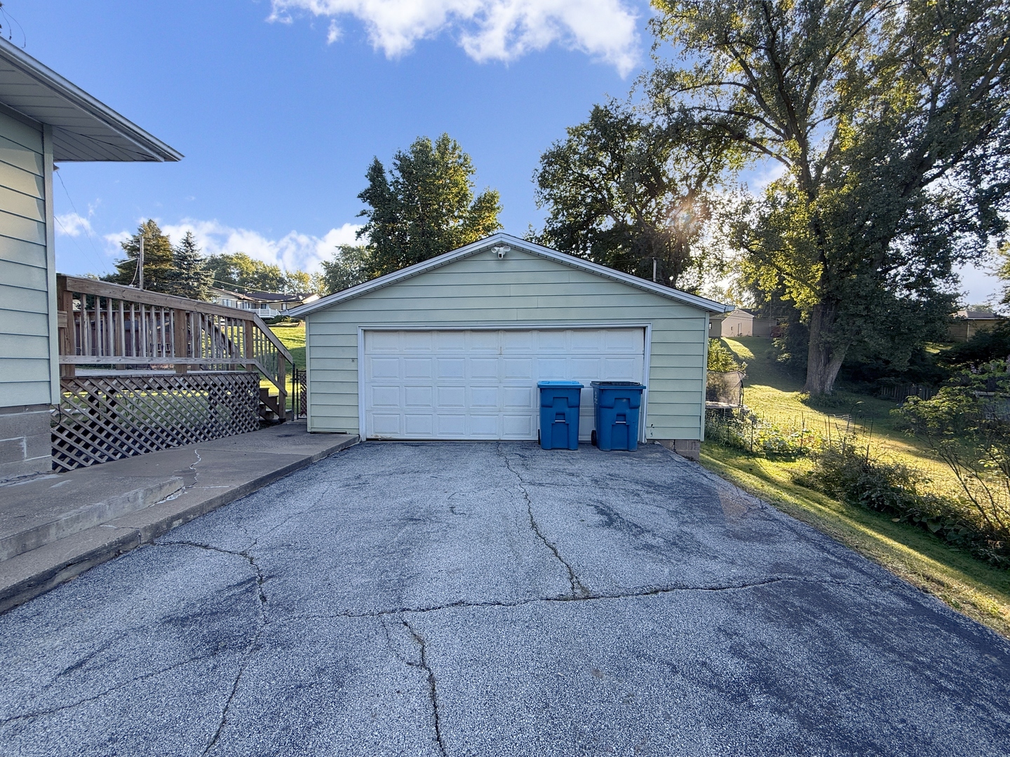 Photo 3 of Single family home for sale at 235 Cherry Ct, Silvis, IL 61282 | MLS# 12779123 | Listing updated on 2026-10-08
