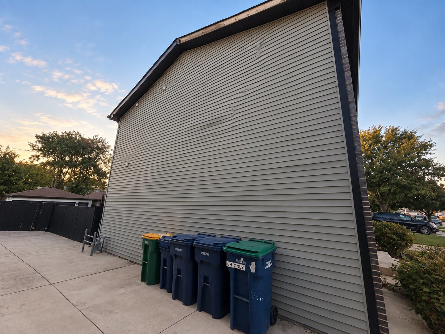 Photo 3 of Single family home for sale at 8736 S Richmond Ave, Evergreen Park, IL 60805 | MLS# 12779693 | Listing updated on 2026-10-08