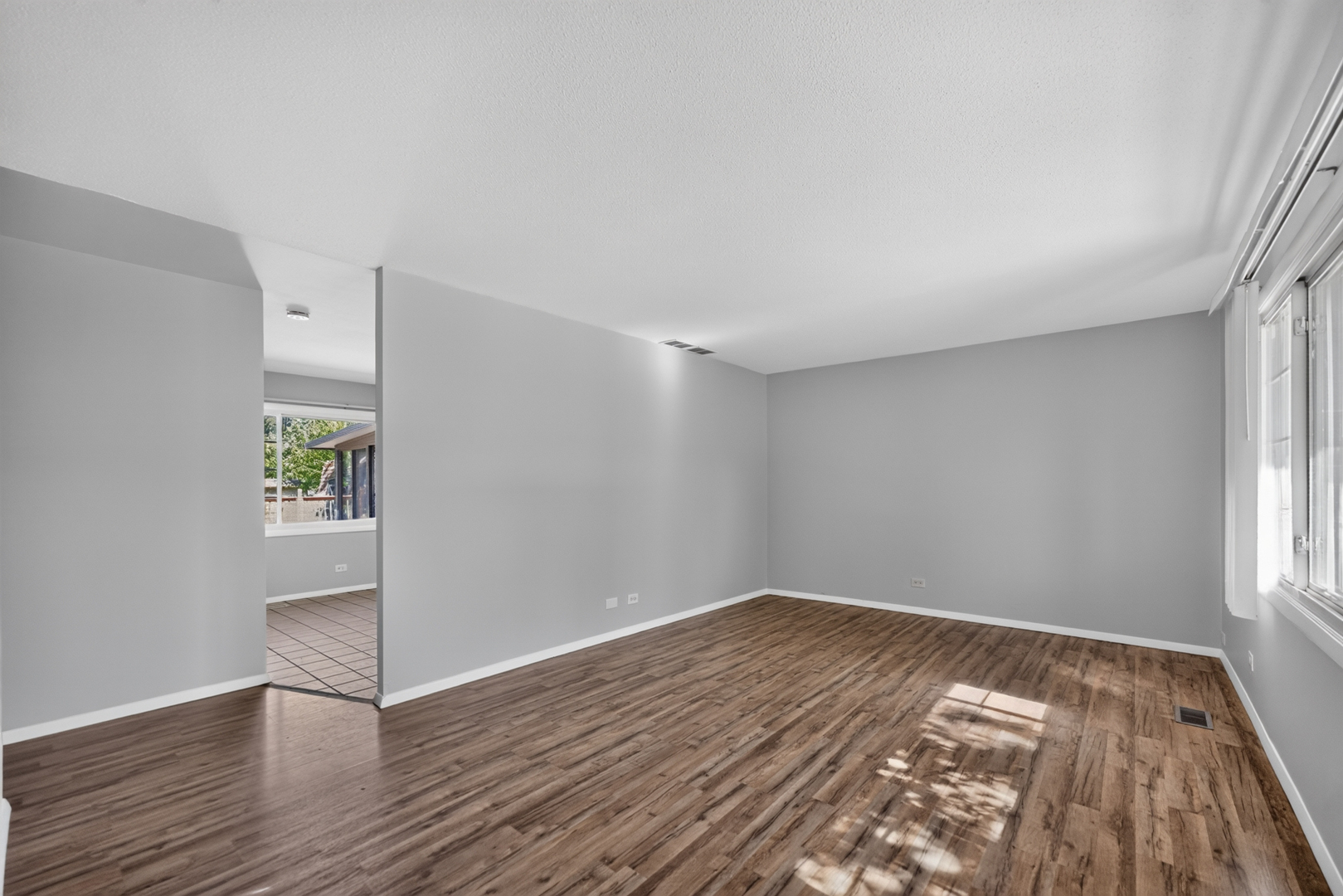 Photo 3 of Single family home for sale at 1622 W Celebrity Cir, Hanover Park, IL 60133 | MLS# 12779994 | Listing updated on 2026-10-08