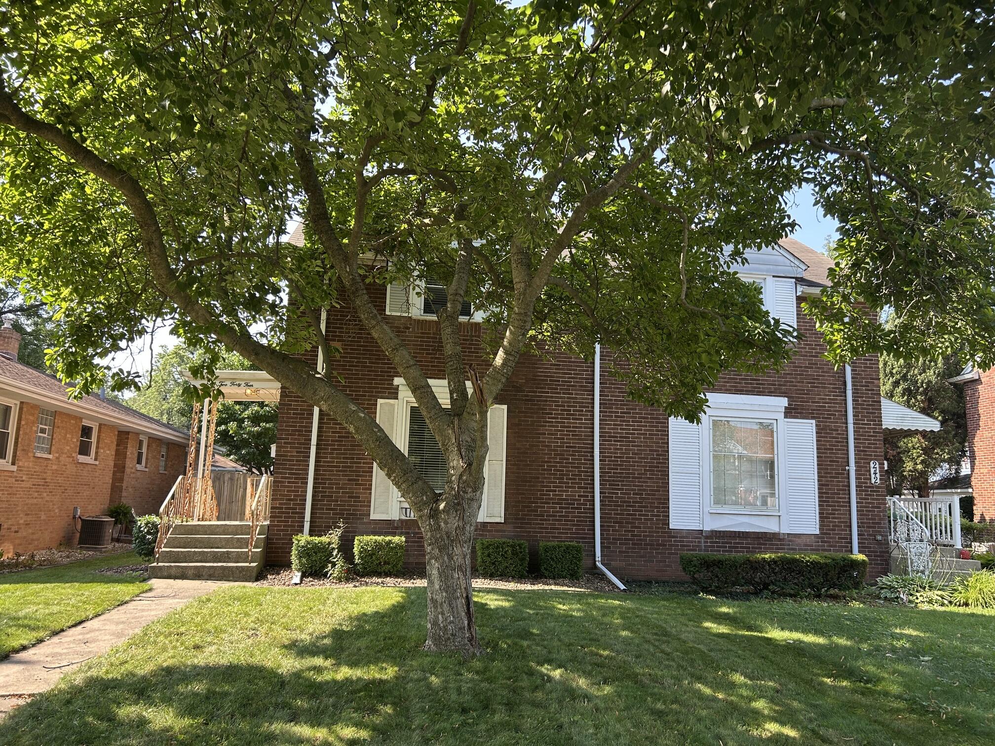 Photo 3 of Sale Pending at 244 Broadmoor Ave, Munster, IN 46321 | MLS# 843377 | Listing updated on 2026-09-21