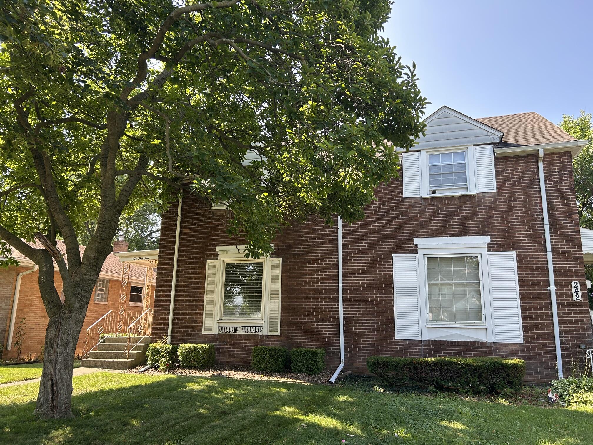 Photo 3 of Sale Pending at 244 Broadmoor Ave, Munster, IN 46321 | MLS# 843377 | Listing updated on 2026-09-21