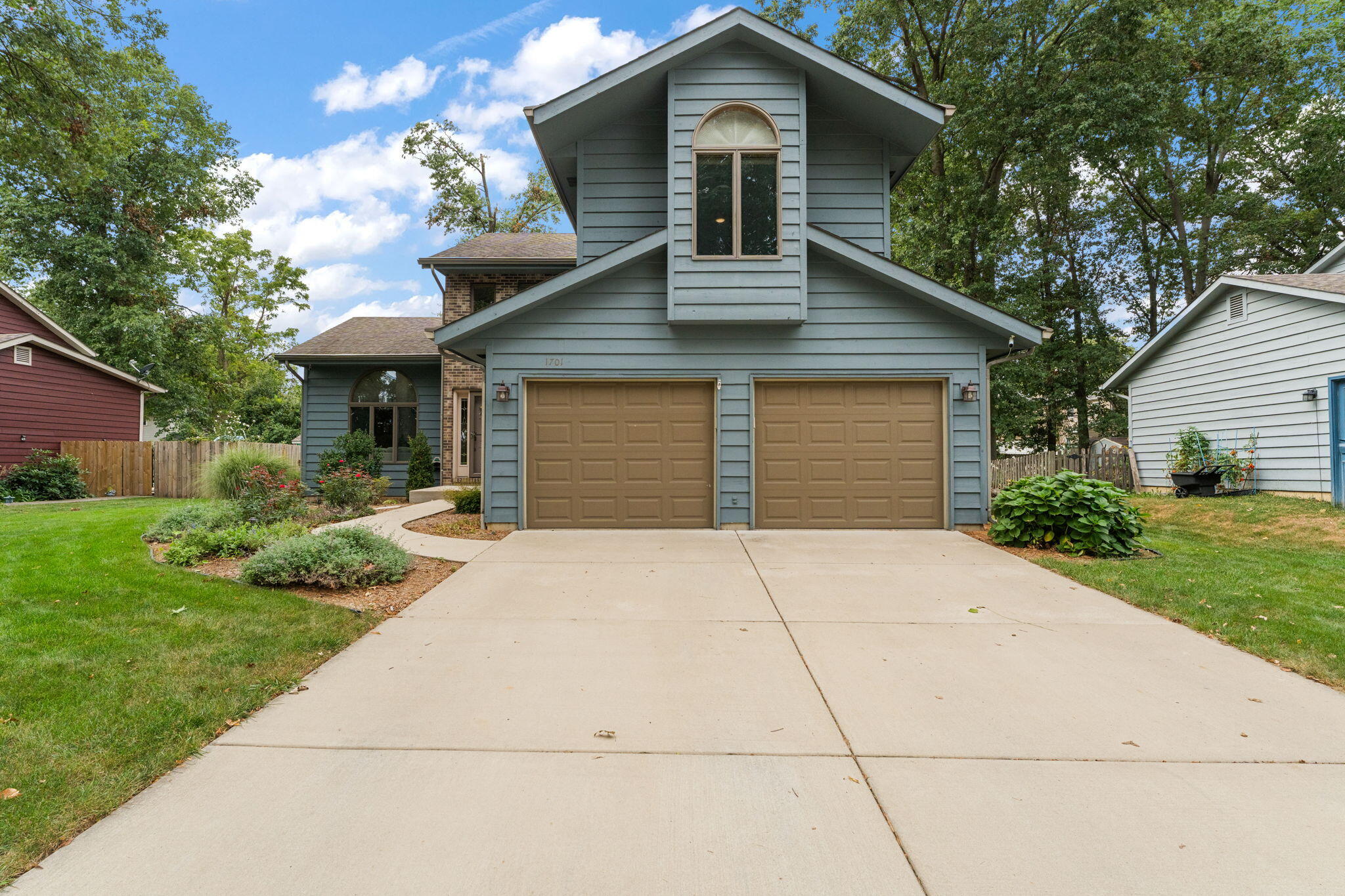 Photo 2 of Single family home for sale at 1701 Boca Lago Dr, Valparaiso, IN 46383 | MLS# 845547 | Listing updated on 2026-09-21