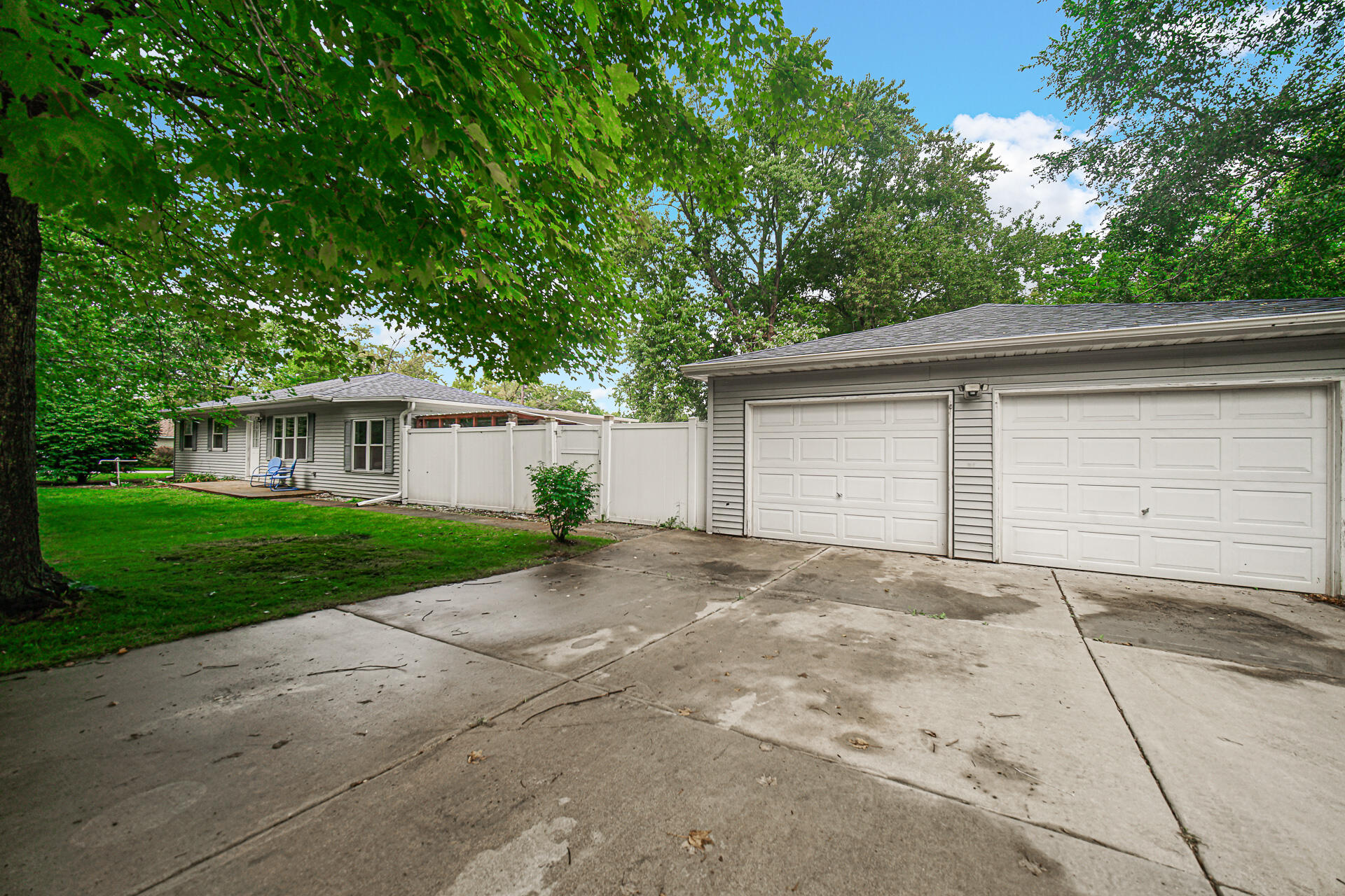 Photo 3 of Single family home for sale at 140 Hjelm Rd, Chesterton, IN 46304 | MLS# 845546 | Listing updated on 2026-09-21