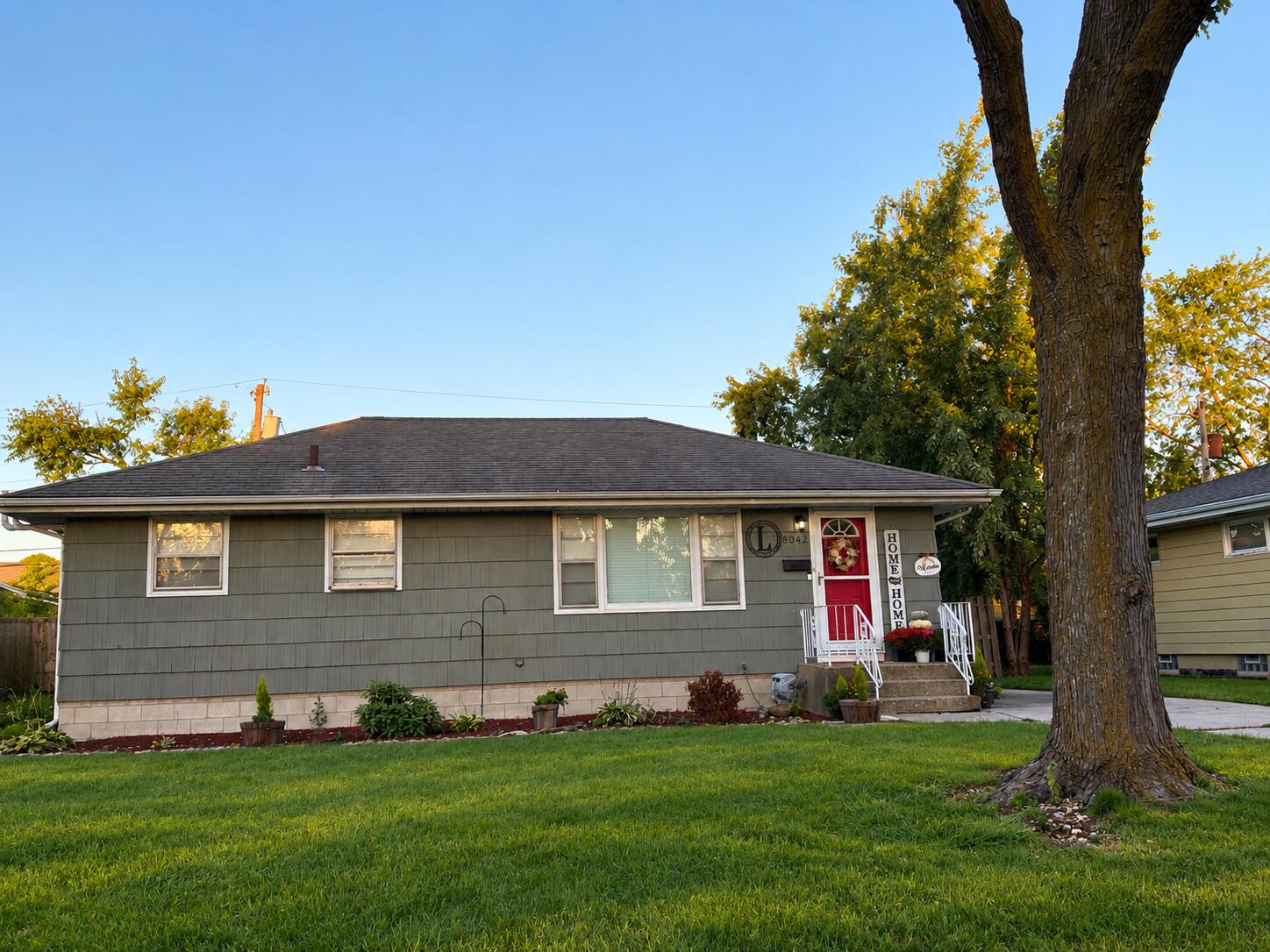 Photo 1 of Single family home for sale at 8042 Tapper Ave, Munster, IN 46321 | MLS# 846416 | Listing updated on 2026-10-07