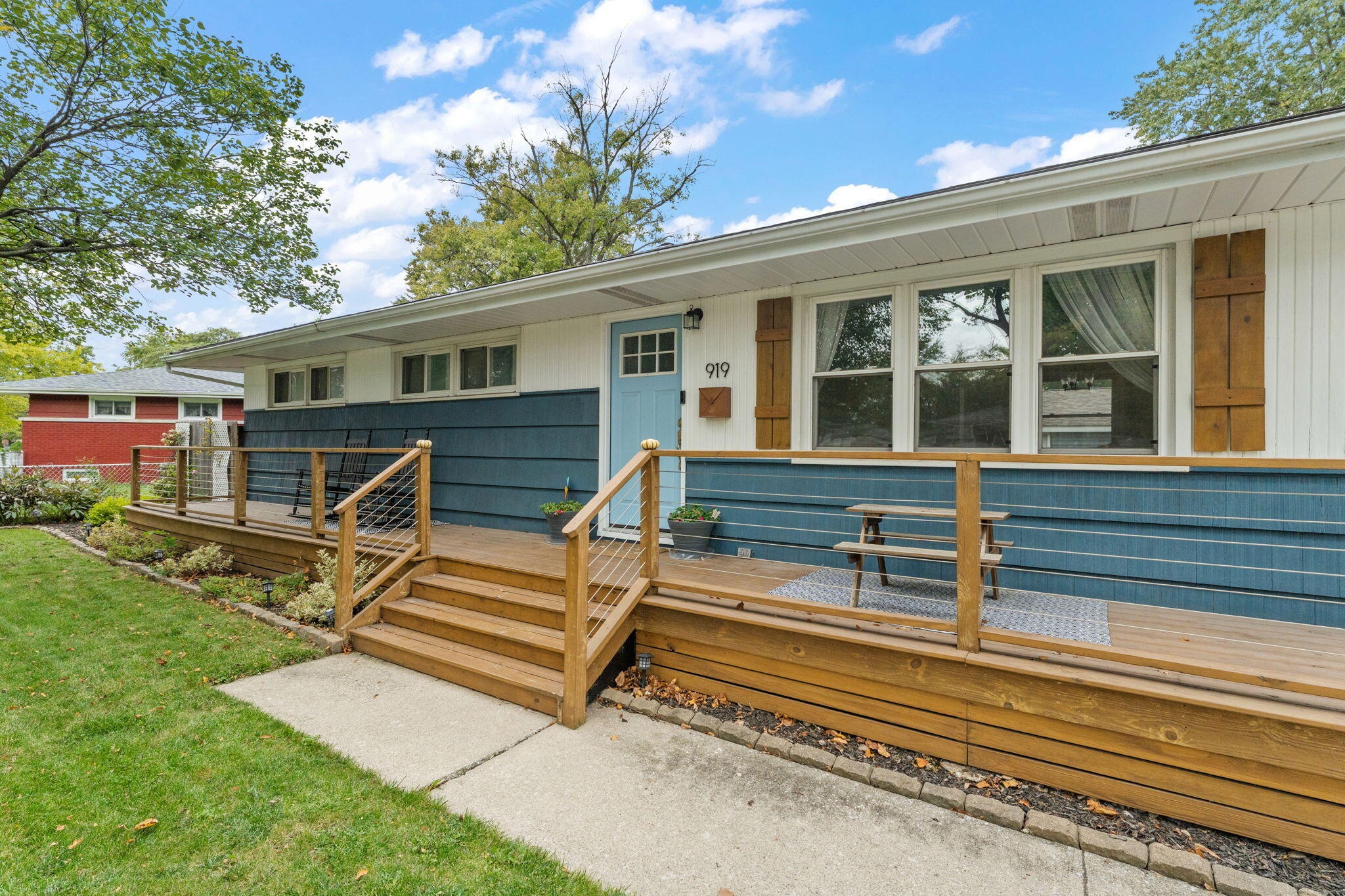 Photo 1 of Single family home for sale at 919 E Crestview Ct, Crown Point, IN 46307 | MLS# 847325 | Listing updated on 2026-10-25