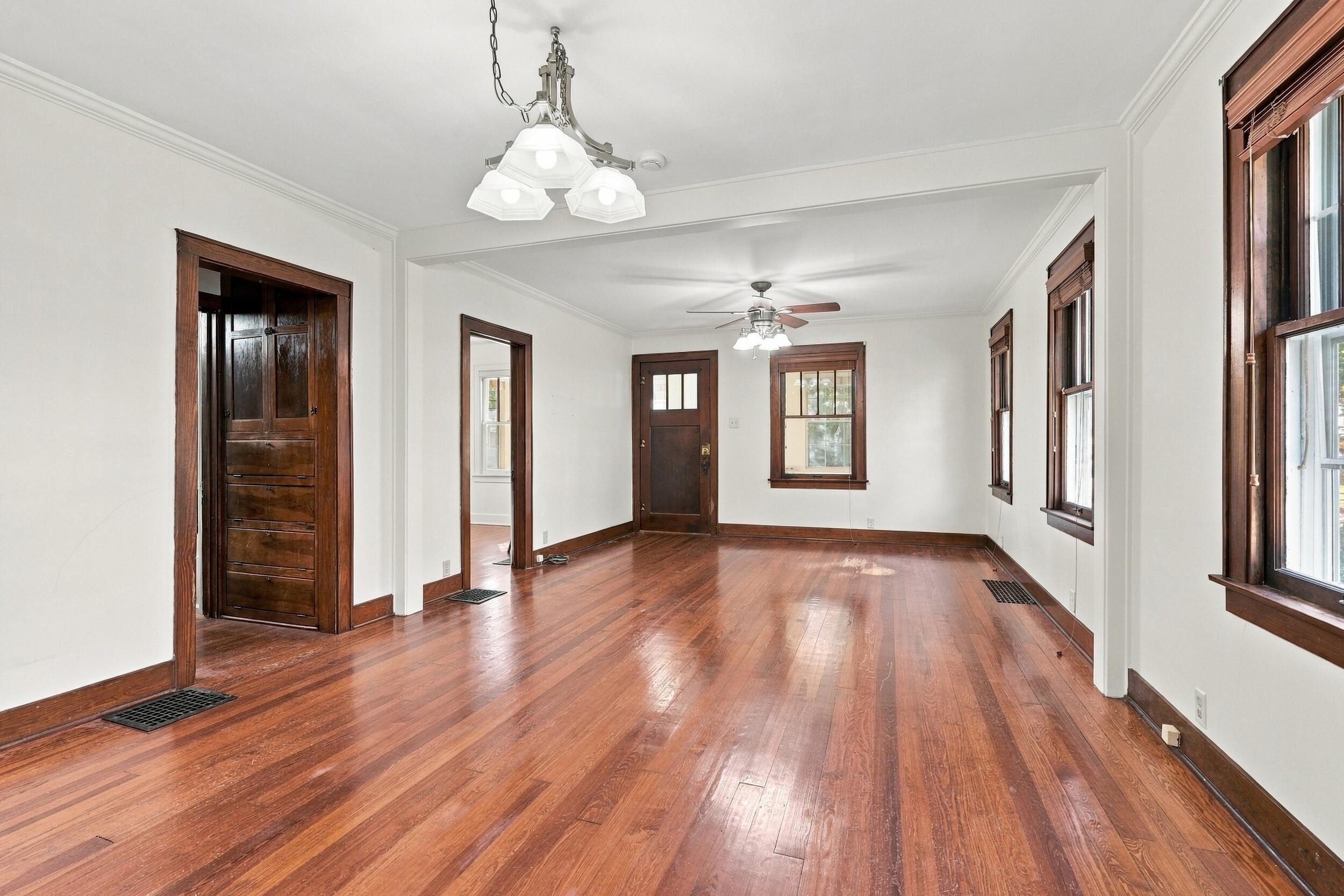 Photo 4 of Single family home for sale at 605 Institute St, Valparaiso, IN 46383 | MLS# 847278 | Listing updated on 2026-10-24