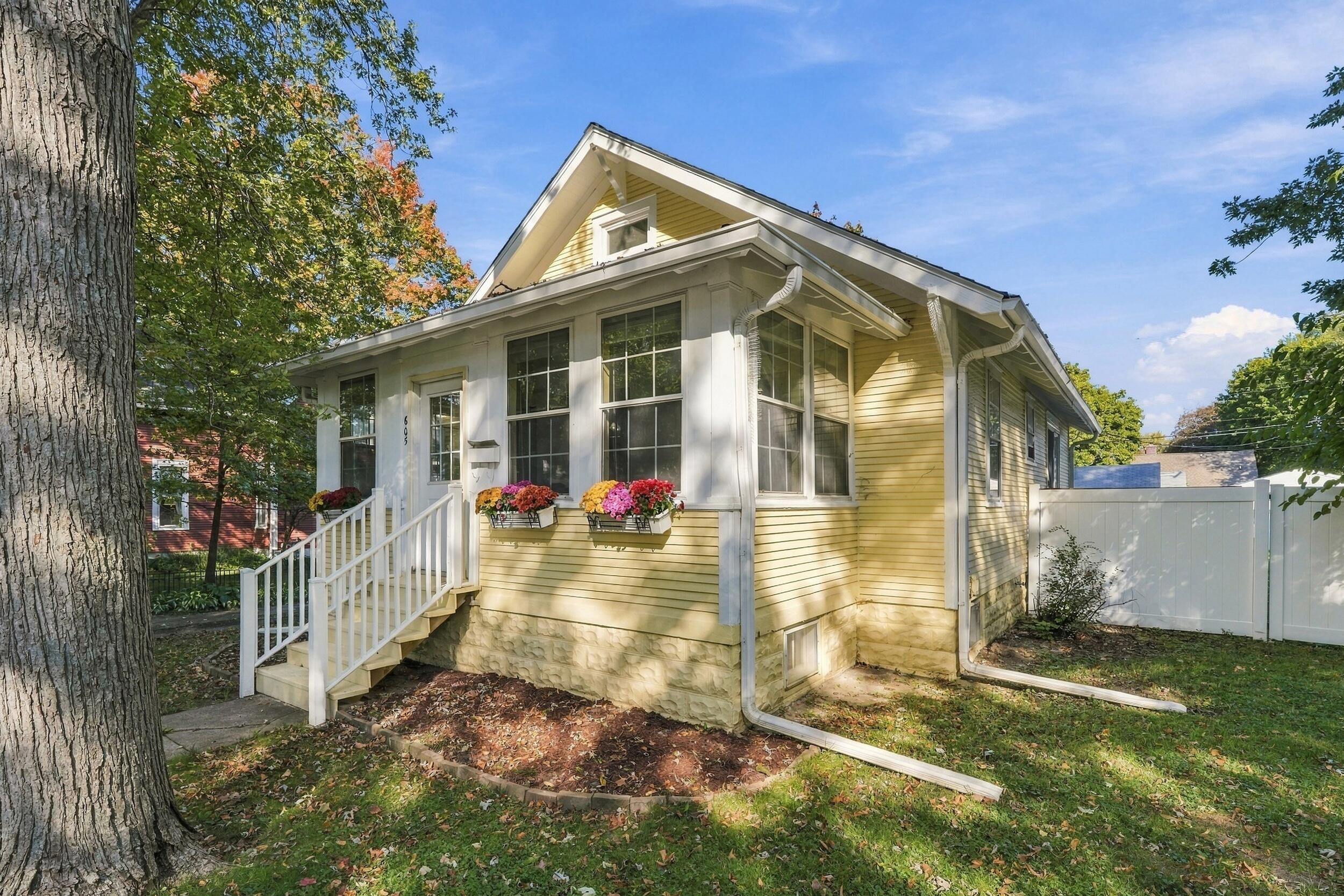 Photo 1 of Single family home for sale at 605 Institute St, Valparaiso, IN 46383 | MLS# 847278 | Listing updated on 2026-10-24