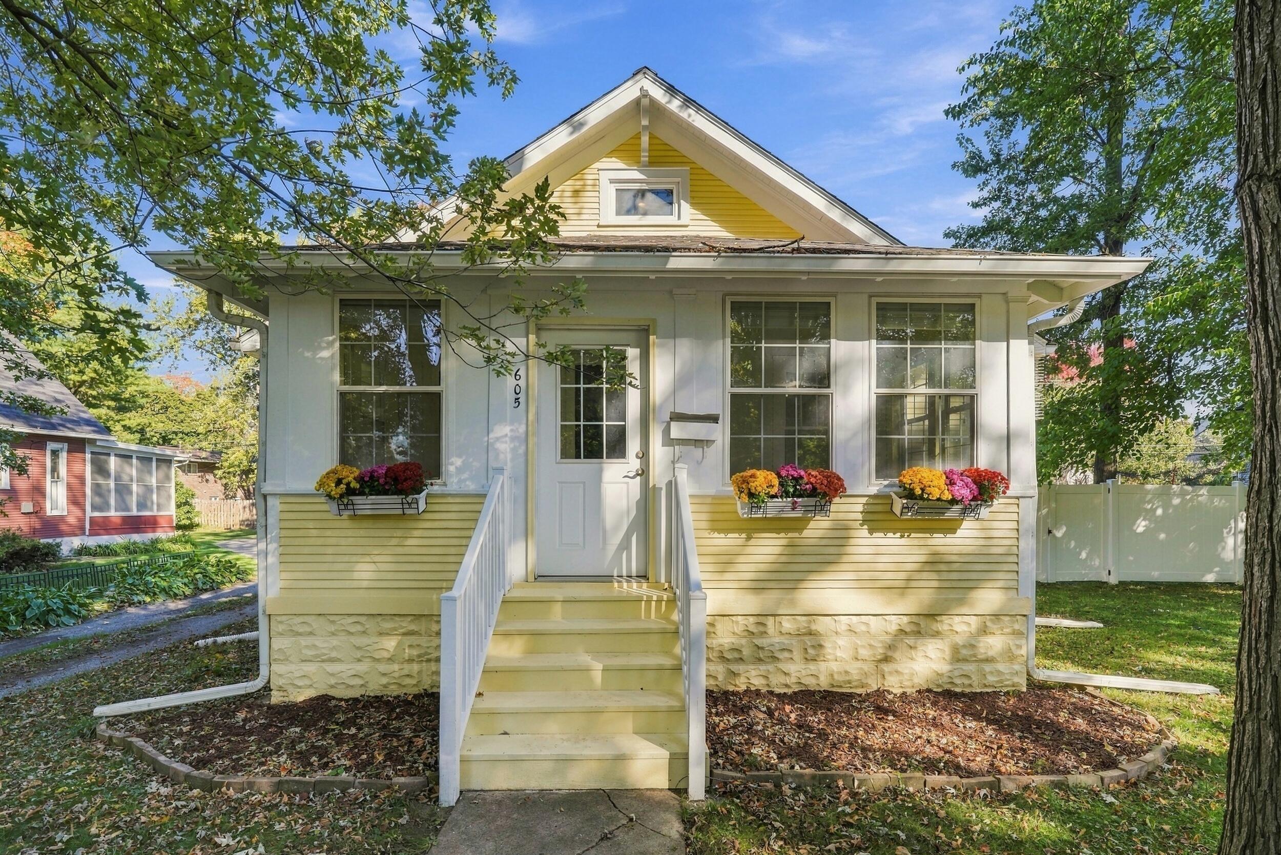 Photo 1 of Single family home for sale at 605 Institute St, Valparaiso, IN 46383 | MLS# 847278 | Listing updated on 2026-10-24