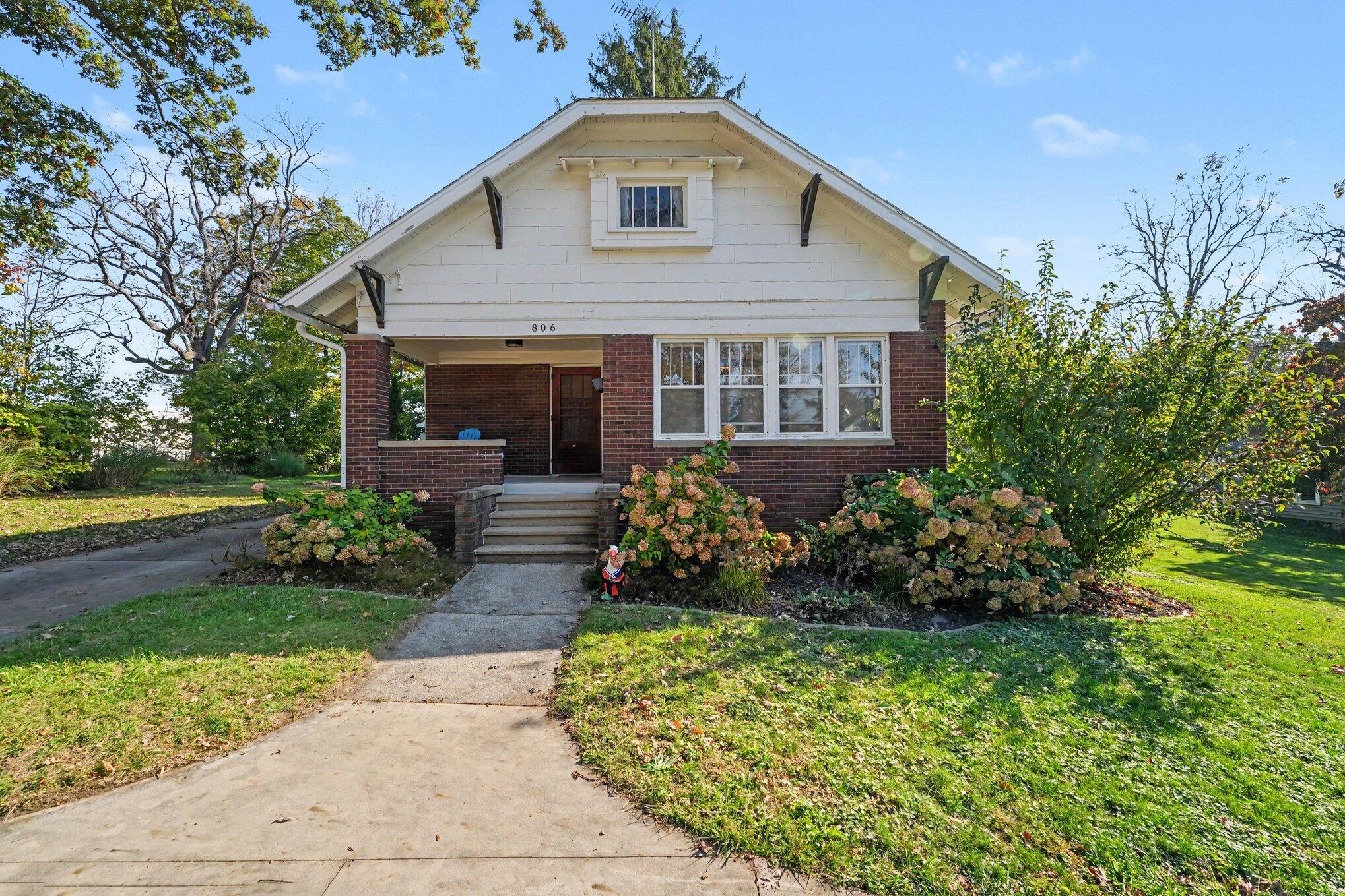 Single family home for sale at 806 Academy St, Valparaiso, IN 46383 | MLS# 847326