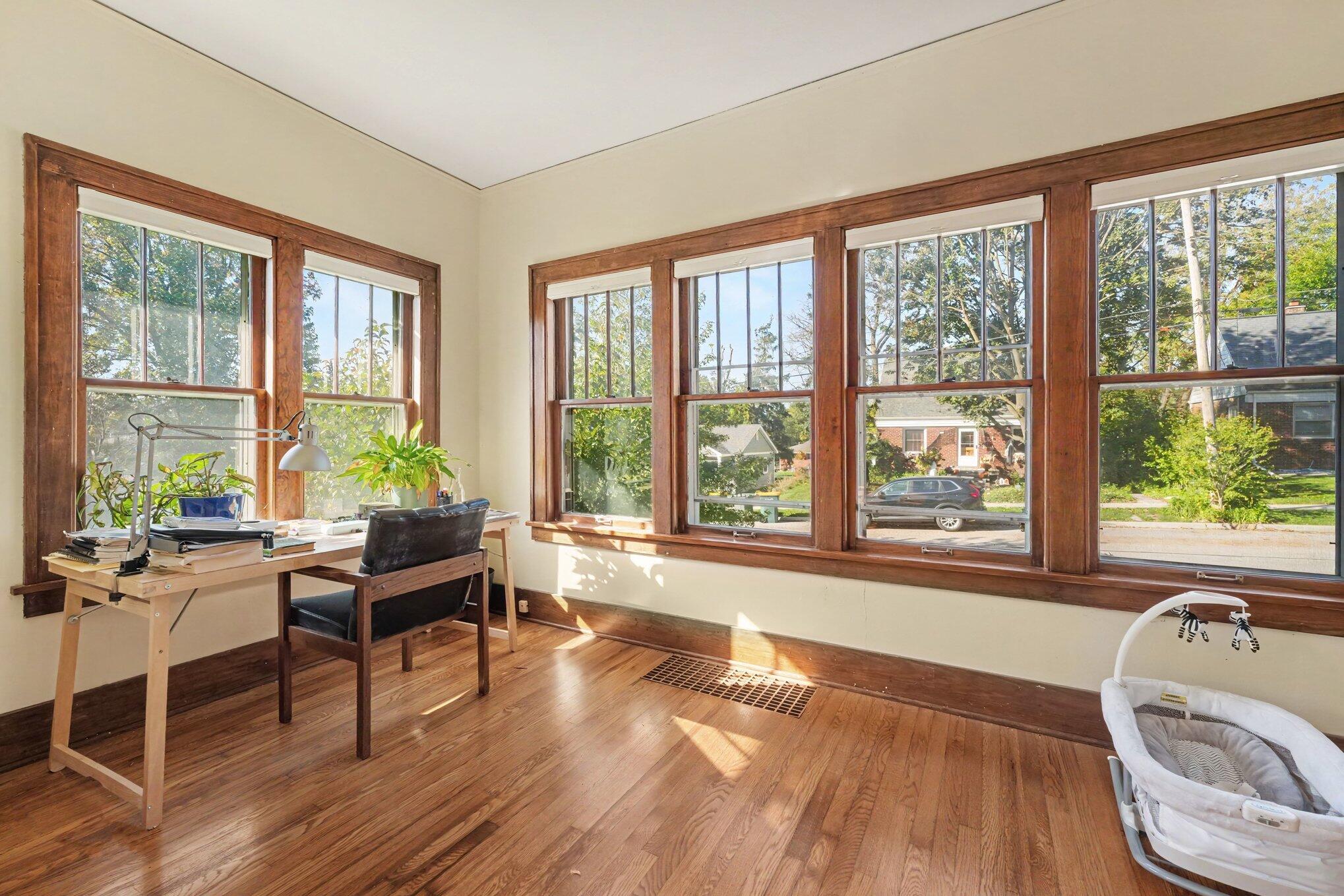Photo 3 of Single family home for sale at 806 Academy St, Valparaiso, IN 46383 | MLS# 847326 | Listing updated on 2026-10-26