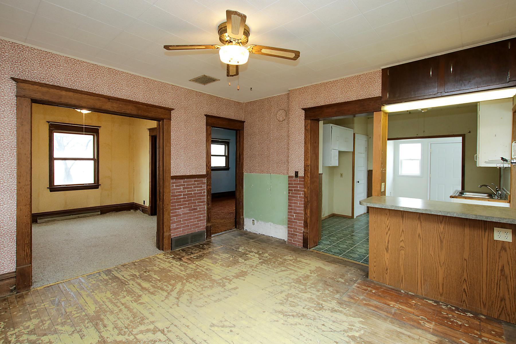 Photo 3 of Single family home for sale at 321 Highway 7 E, Hutchinson, MN 55350 | MLS# 6800484 | Listing updated on 2026-09-21