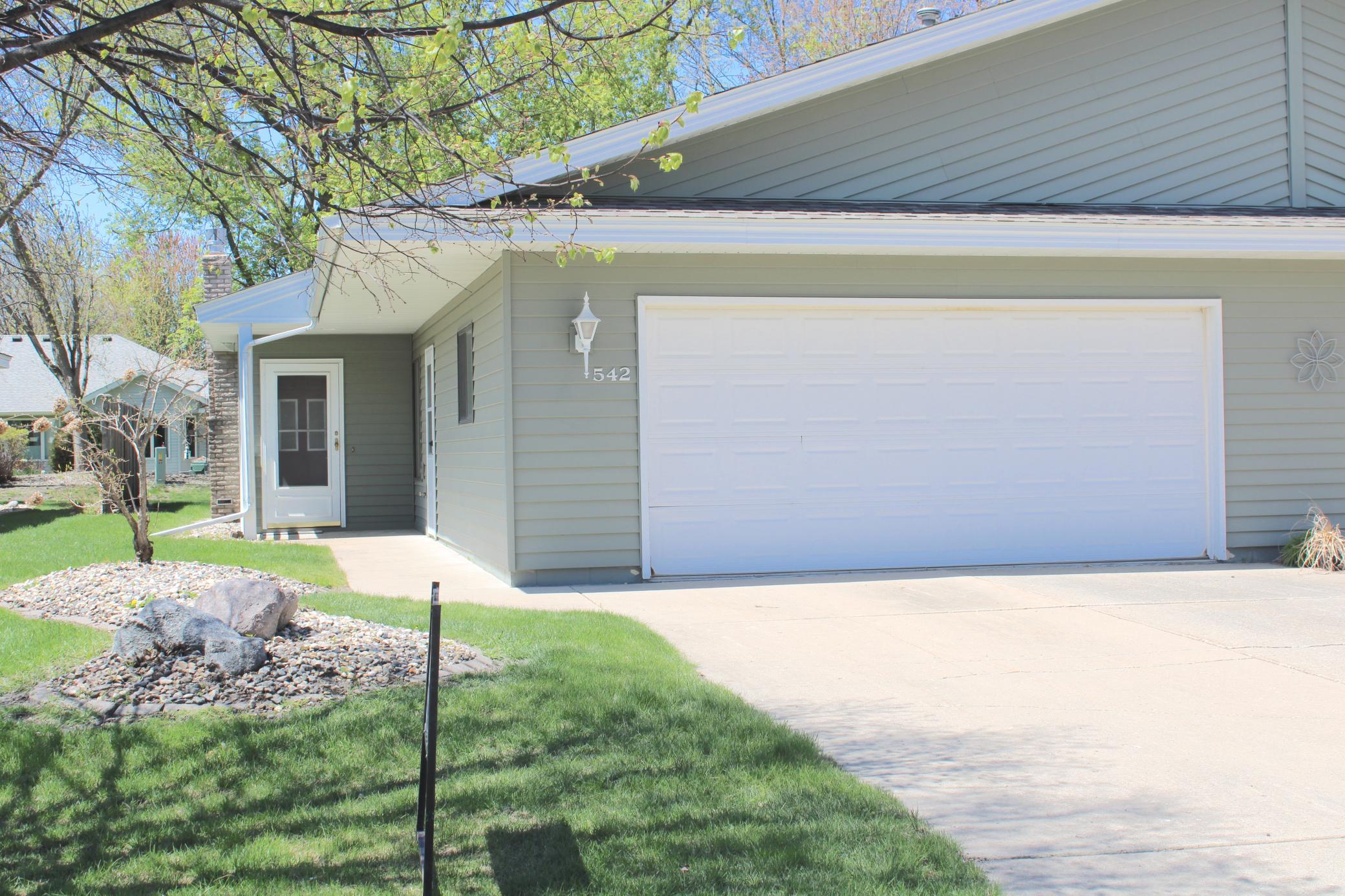 Photo 2 of Single family home for sale at 542 Graham St Sw, Hutchinson, MN 55350 | MLS# 7028421 | Listing updated on 2026-09-21