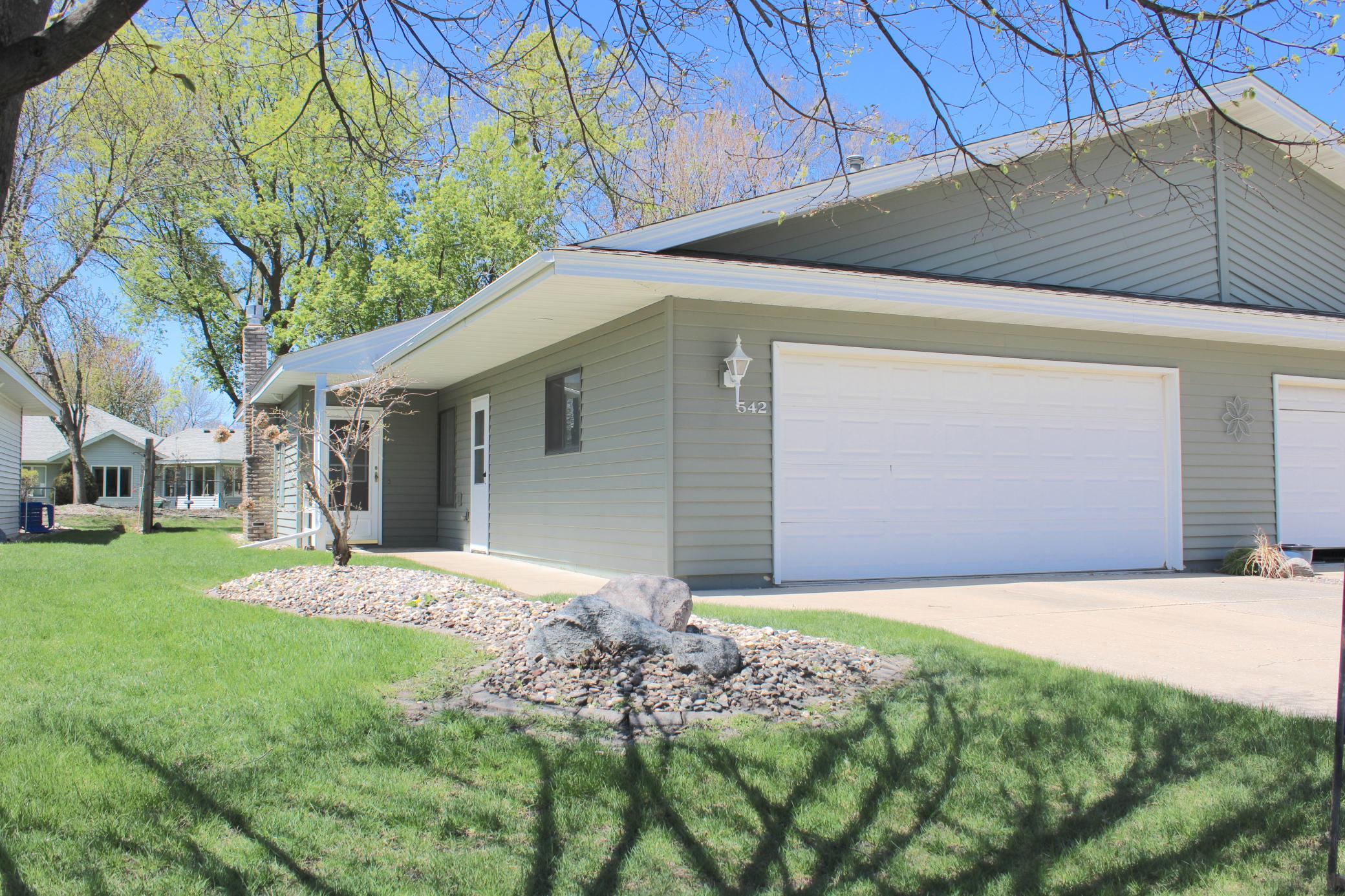 Photo 1 of Single family home for sale at 542 Graham St Sw, Hutchinson, MN 55350 | MLS# 7028421 | Listing updated on 2026-09-21