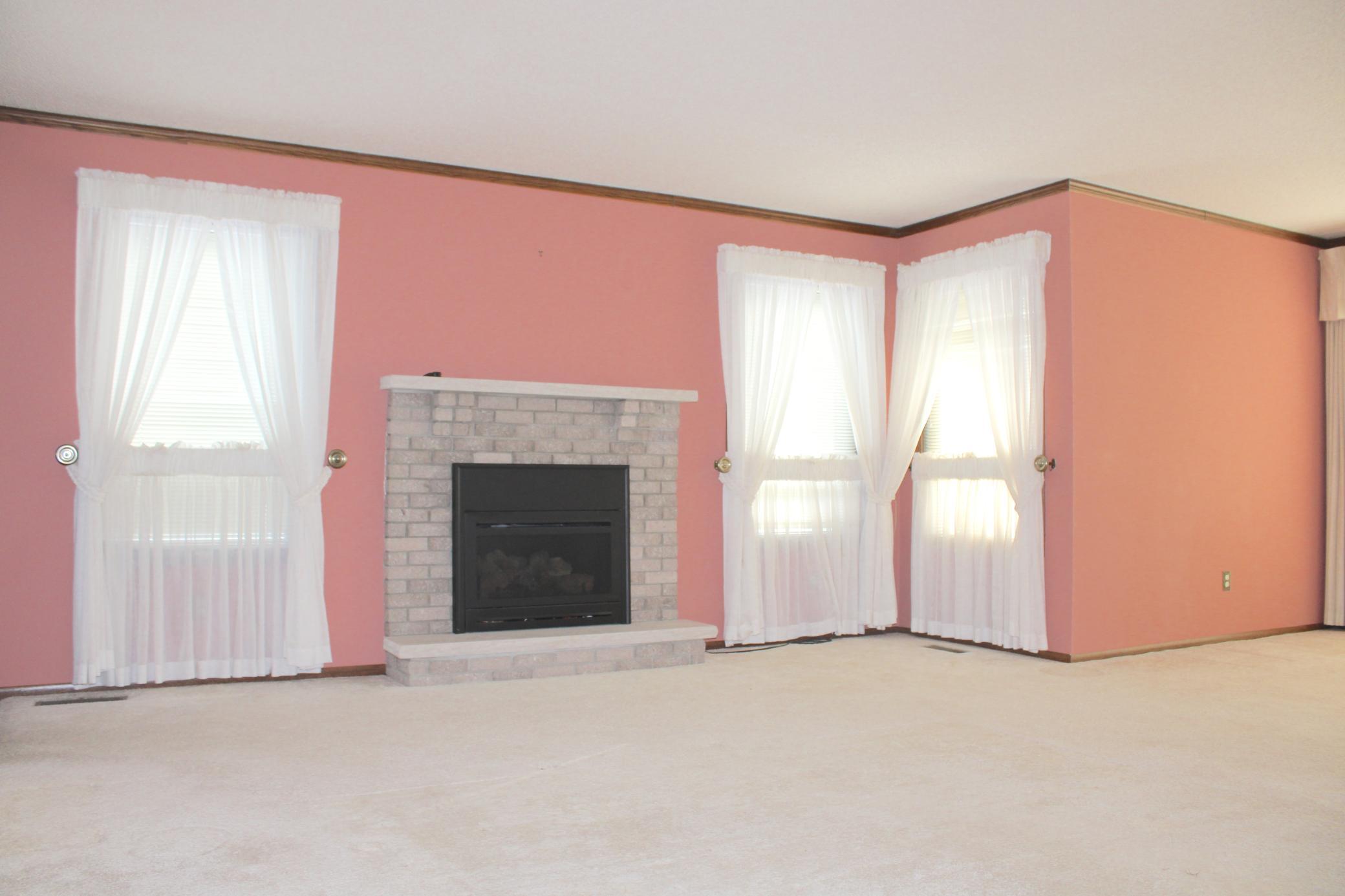 Photo 3 of Single family home for sale at 542 Graham St SW, Hutchinson, MN 55350 | MLS# 7028421 | Listing updated on 2026-09-21