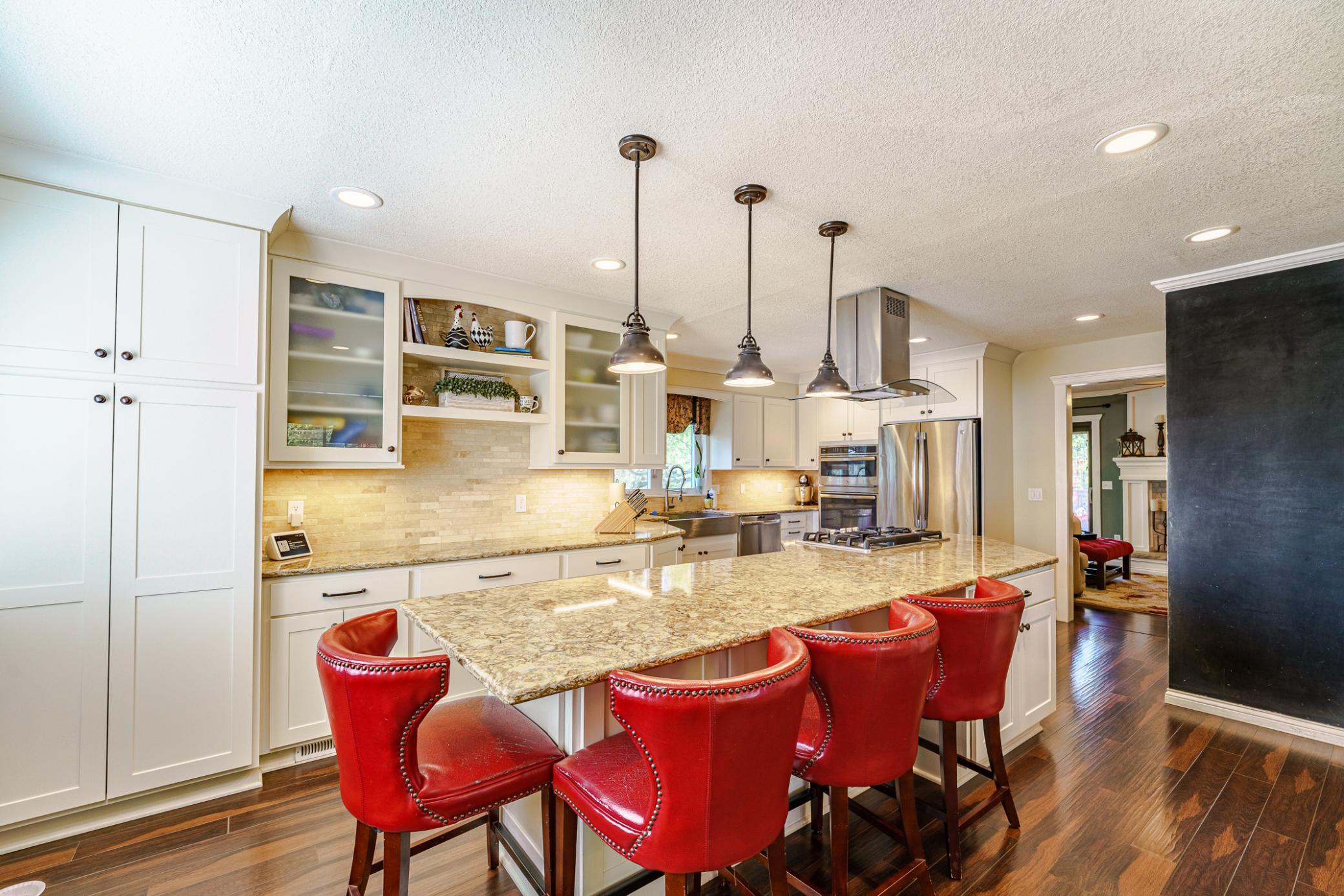 Photo 2 of Sale Pending at 613 Chicago Dr, Burnsville, MN 55306 | MLS# 7064189 | Listing updated on 2026-09-21
