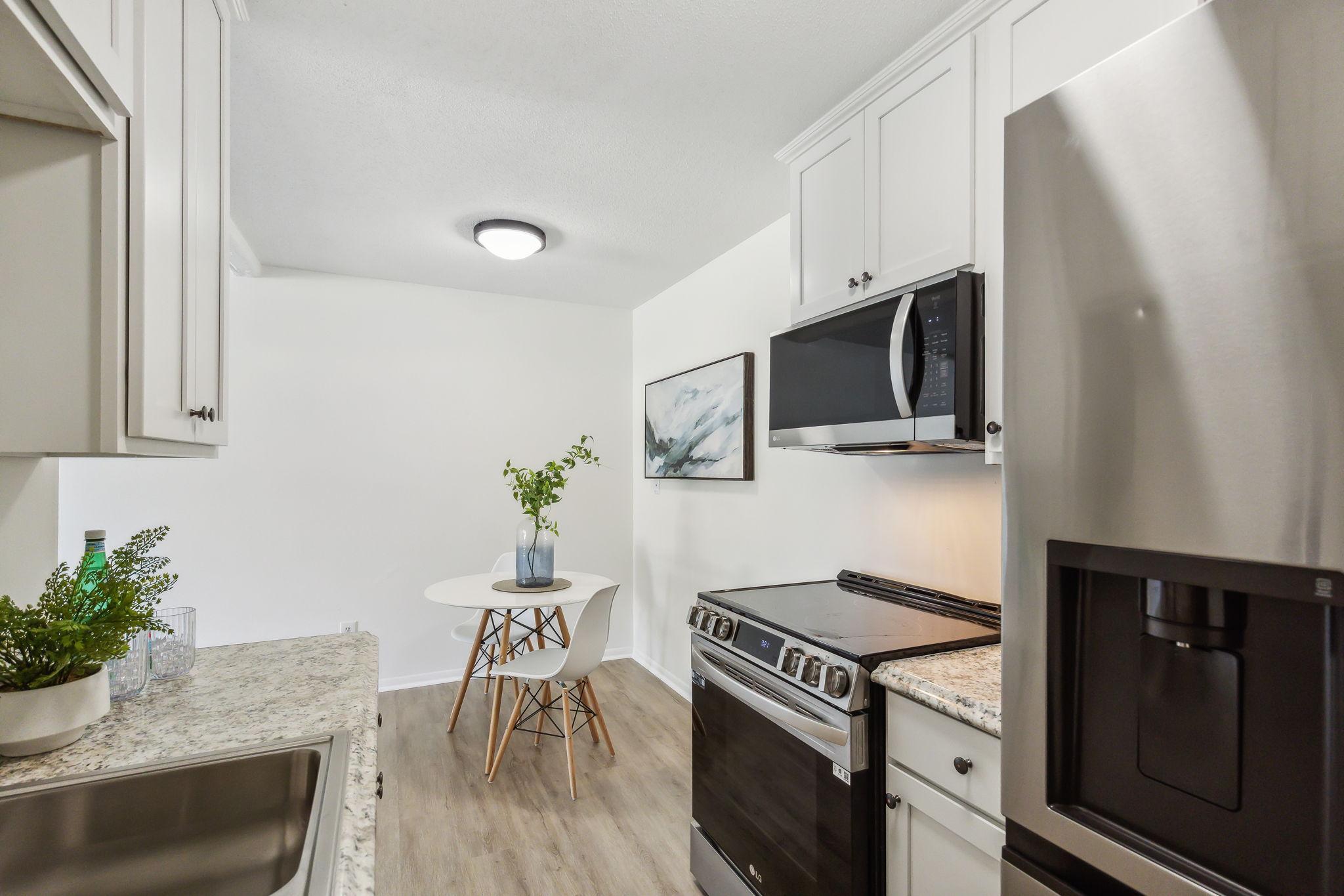Listing Photo 5 - Condo for sale in building located at 2011 E 122nd St, Burnsville, MN 55337 - Unit #D5