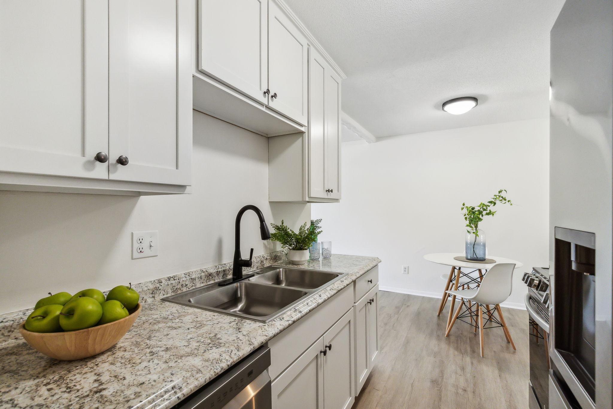 Listing Photo 4 - Condo for sale in building located at 2011 E 122nd St, Burnsville, MN 55337 - Unit #D5