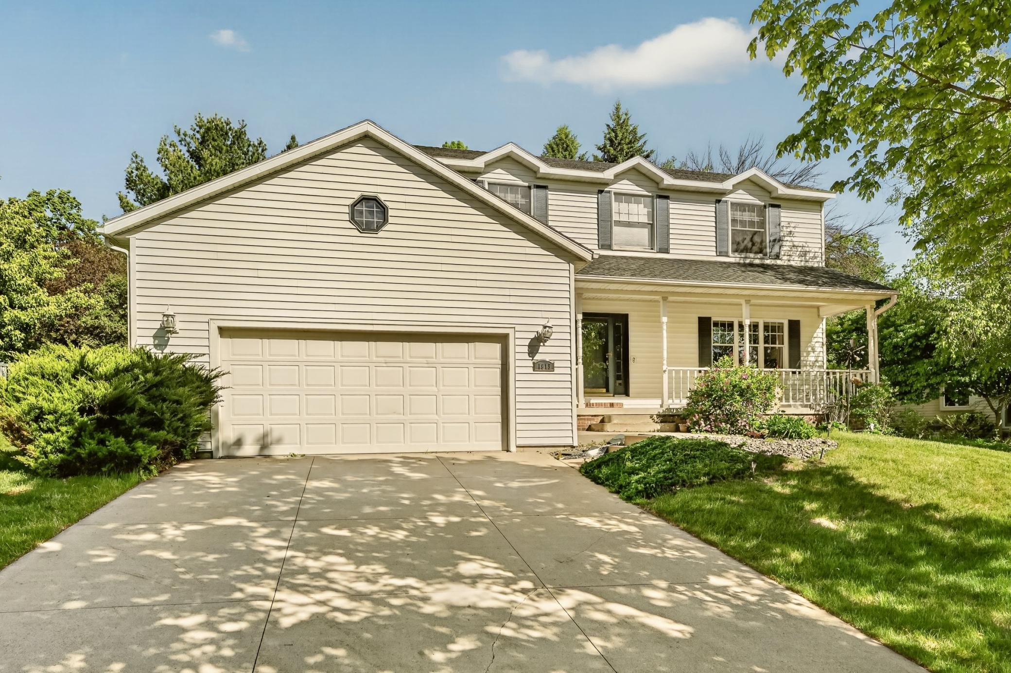 Photo 1 of Single family home for sale at 1915 Folwell Dr Sw, Rochester, MN 55902 | MLS# 7076516 | Listing updated on 2026-09-23