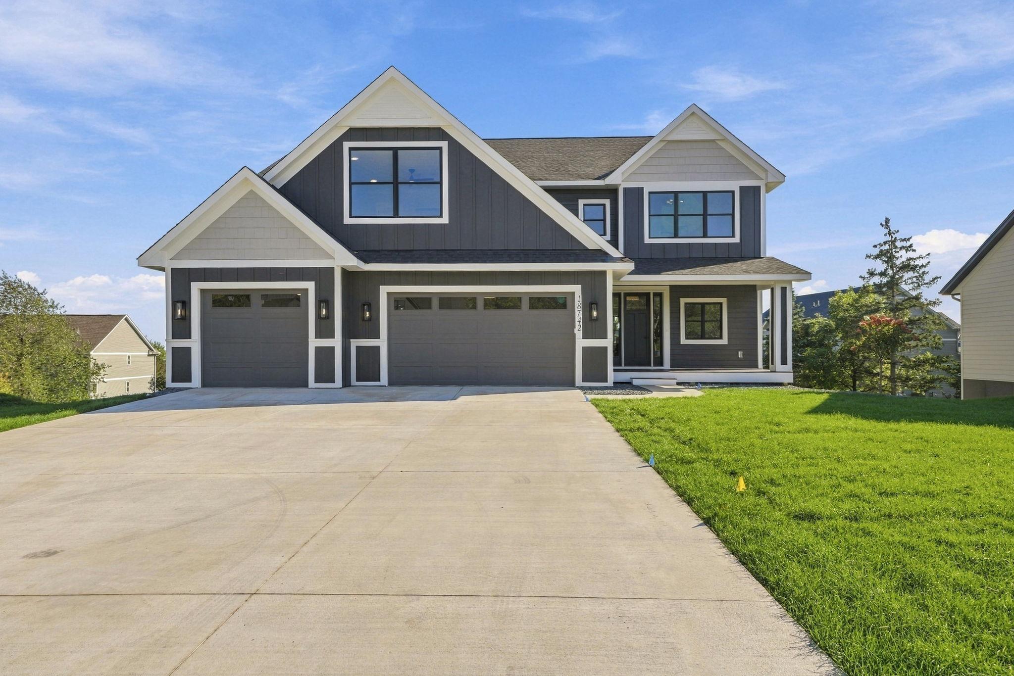 Photo 2 of Mansion for sale at 18742 Jarosite Ct, Lakeville, MN 55044 | MLS# 7087334 | Listing updated on 2026-10-16