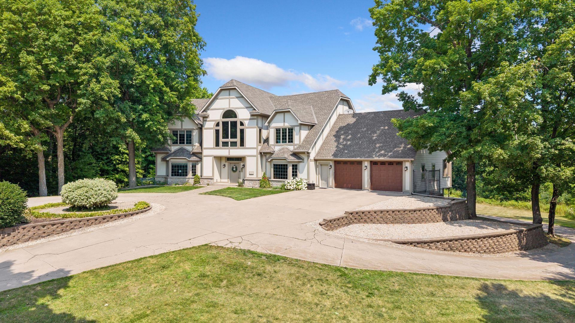 Photo 2 of Mansion for sale at 2510 Hamlin Ave Ne, Saint Michael, MN 55376 | MLS# 7096901 | Listing updated on 2026-10-25