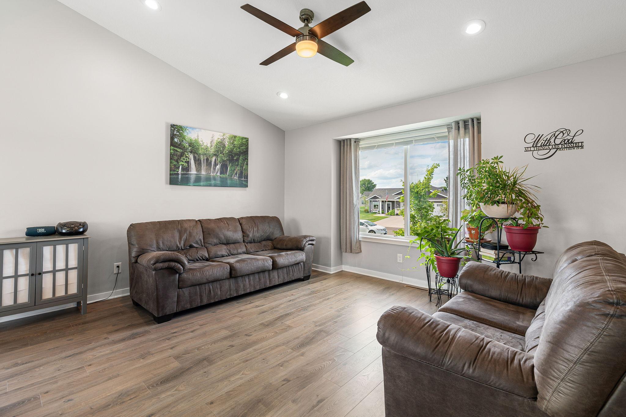 Photo 3 of Single family home for sale at 805 El Dorado St Se, Owatonna, MN 55060 | MLS# 7098470 | Listing updated on 2026-10-15