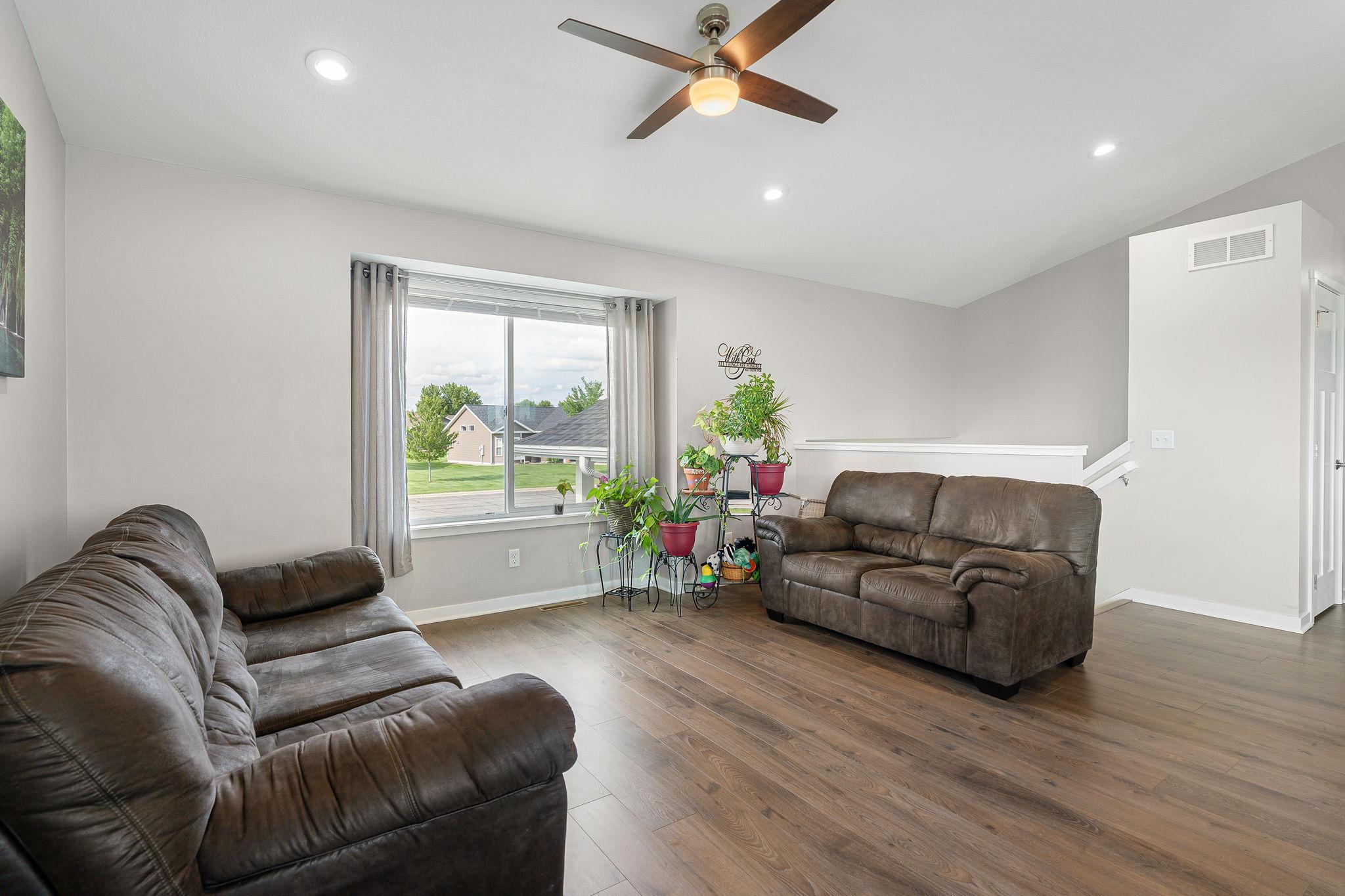 Photo 2 of Single family home for sale at 805 El Dorado St Se, Owatonna, MN 55060 | MLS# 7098470 | Listing updated on 2026-10-15
