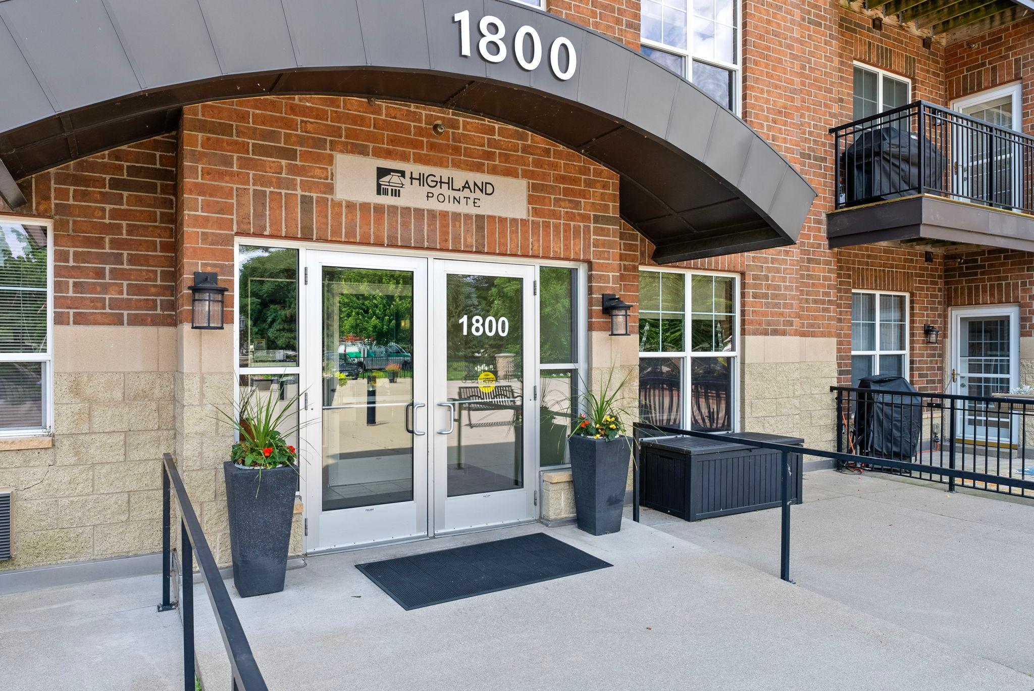 Listing Photo 3 - Condo for sale in building located at 1800 Graham Ave, St. Paul, MN 55116 - Unit #130