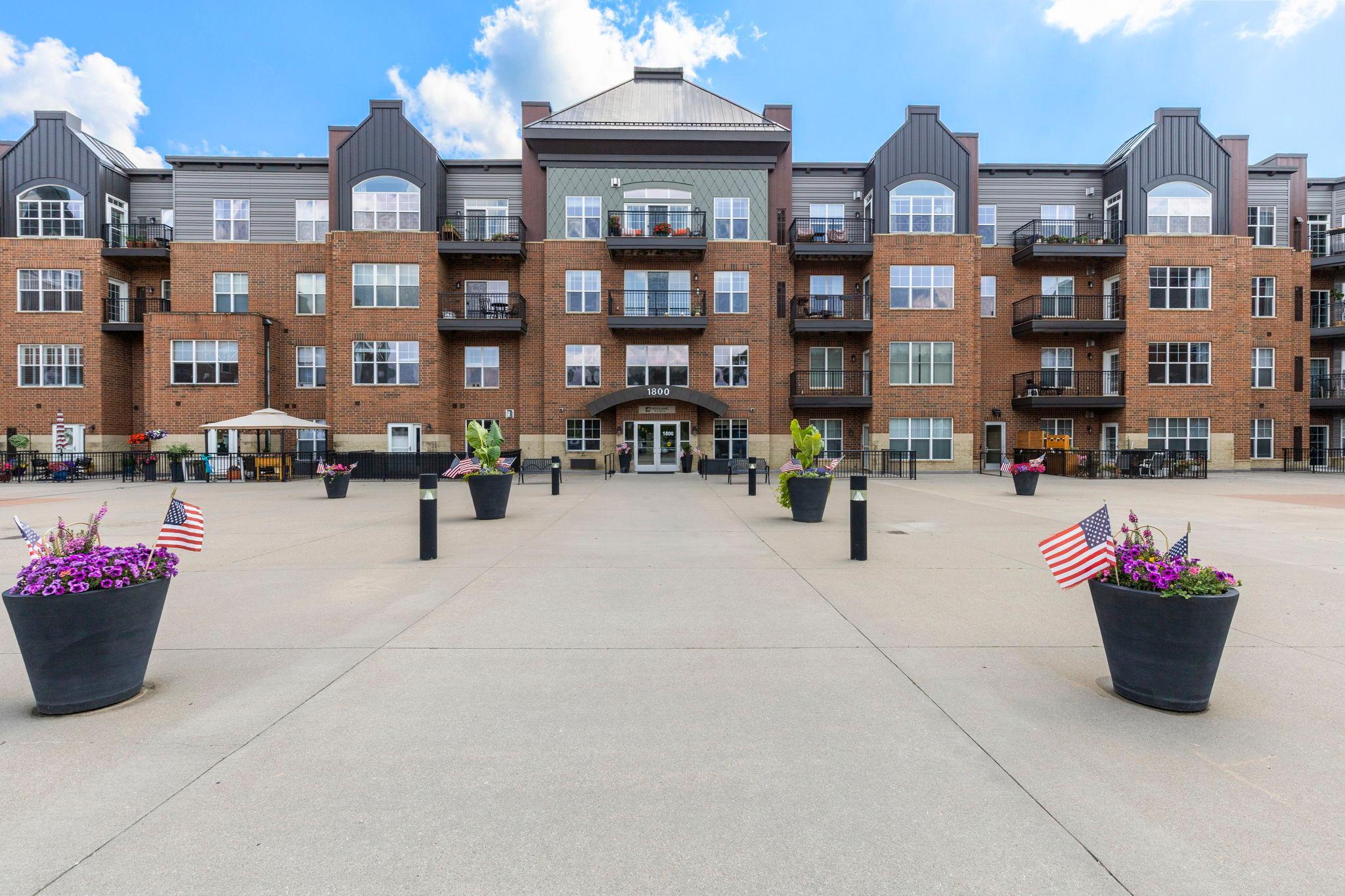 Listing Photo 1 - Condo for sale in building located at 1800 Graham Ave, St. Paul, MN 55116 - Unit #130
