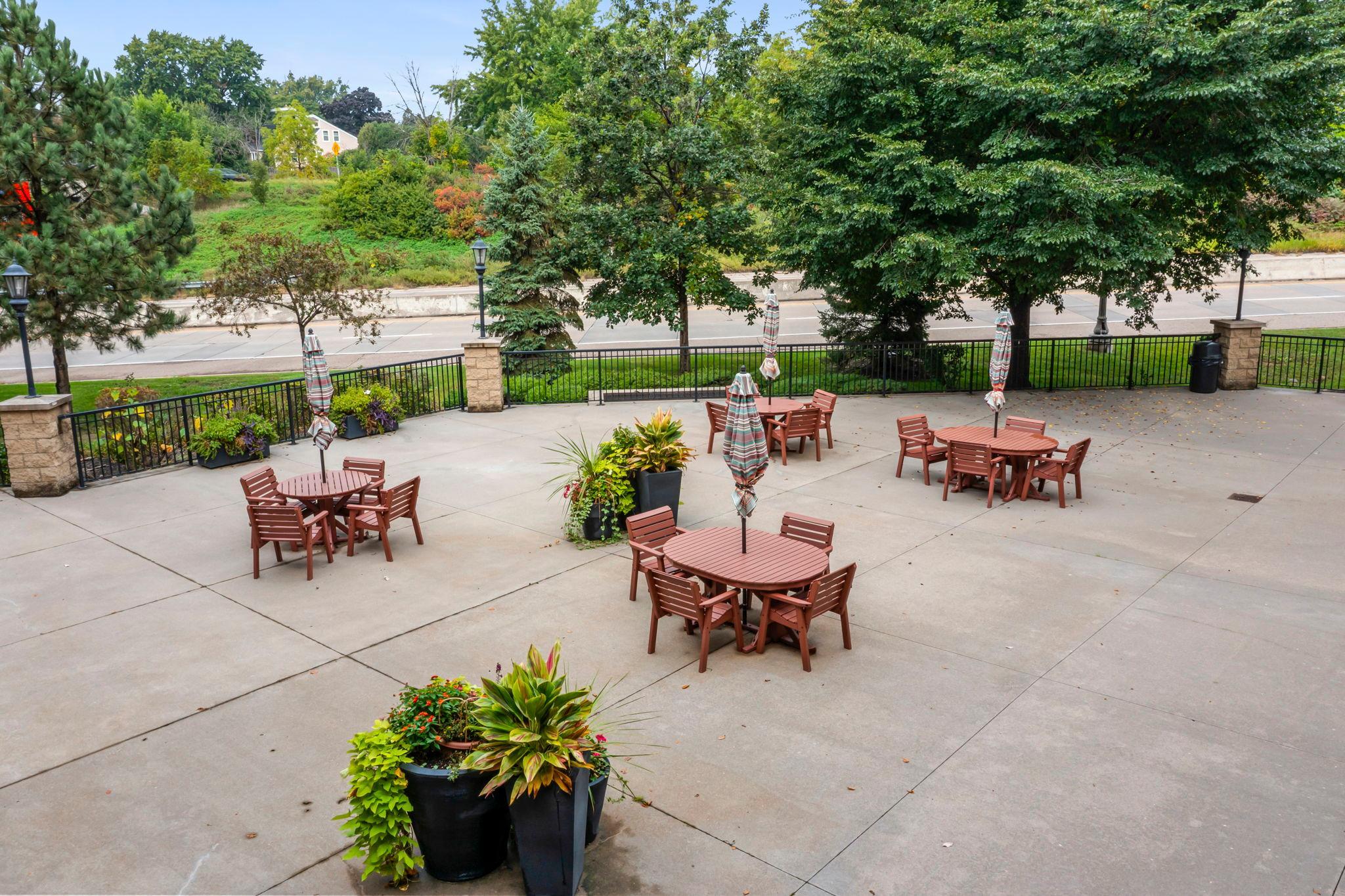 Listing Photo 2 - Condo for sale in building located at 1800 Graham Ave, St. Paul, MN 55116 - Unit #130