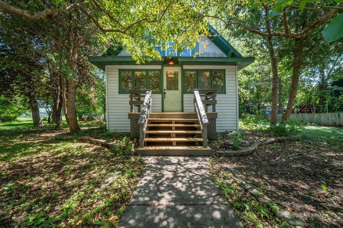Photo 1 of Single family home for sale at 6 4th Street Nw, Glenwood, MN 56334 | MLS# 7100427 | Listing updated on 2026-09-21