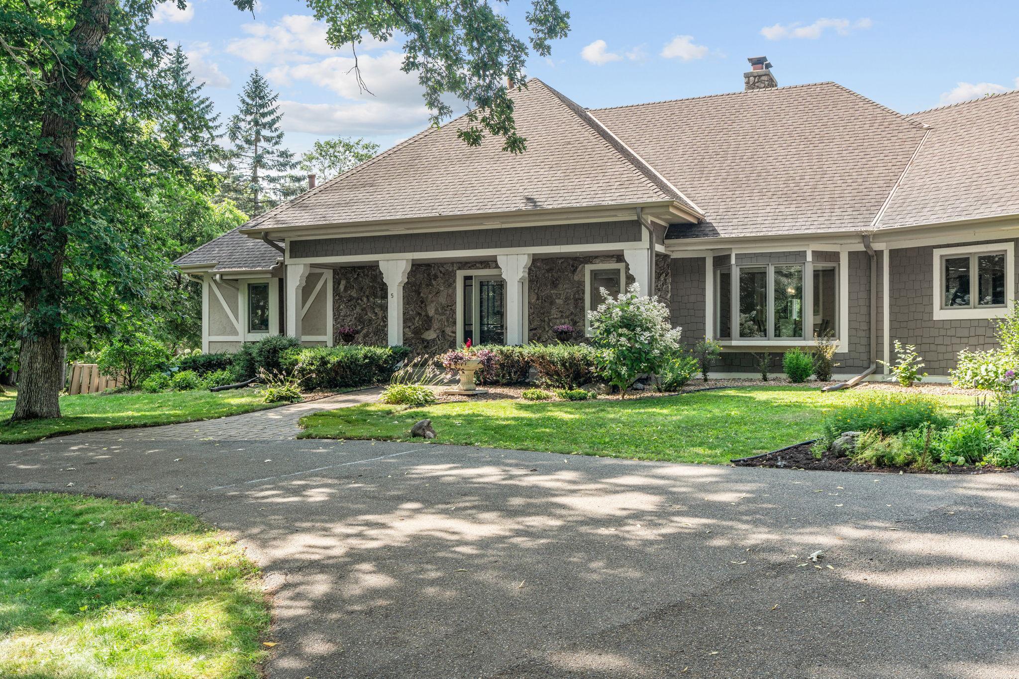 Photo 3 of Mansion for sale at 592 County Rd 24, Wayzata, MN 55391 | MLS# 7104277 | Listing updated on 2026-10-25