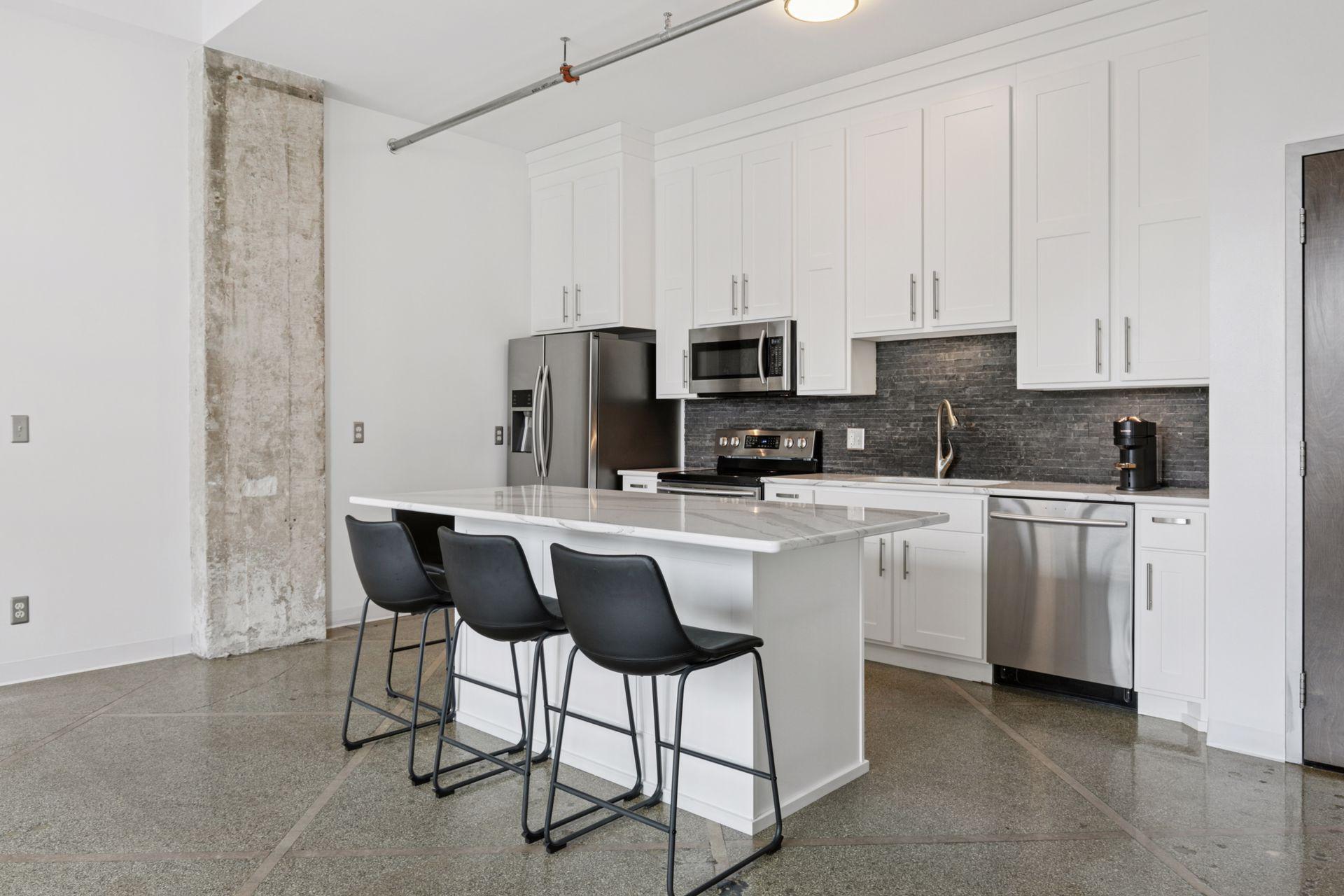 Listing Photo 1 - Condo for sale in building located at 350 Saint Peter St, St. Paul, MN 55102 - Unit #908