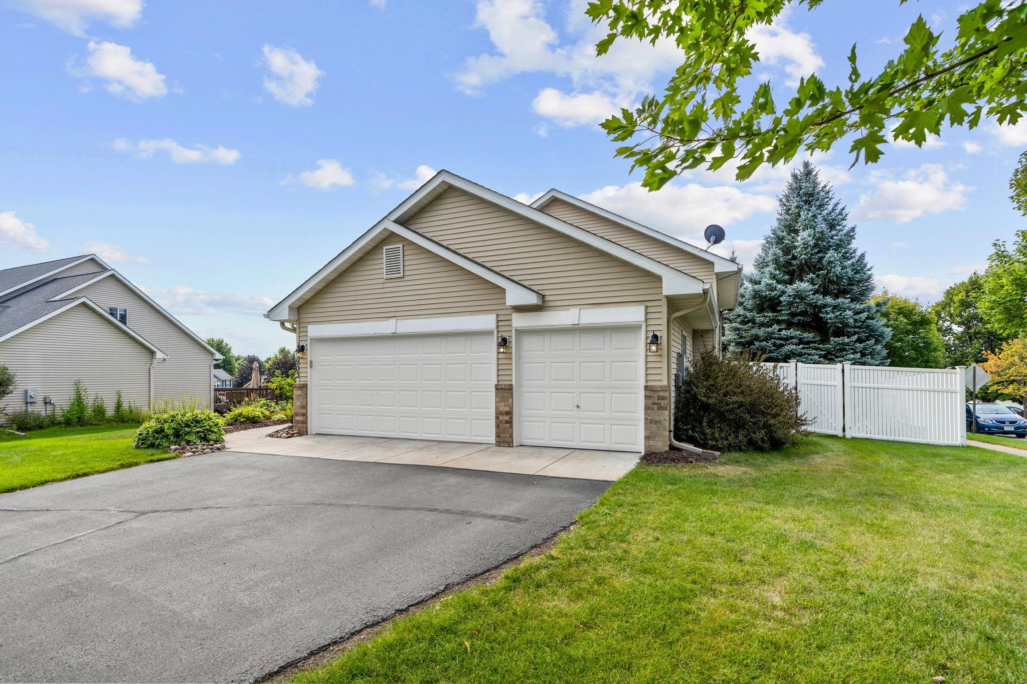 Photo 3 of Sale Pending at 19903 Excelsior Ln, Farmington, MN 55024 | MLS# 7106677 | Listing updated on 2026-09-21